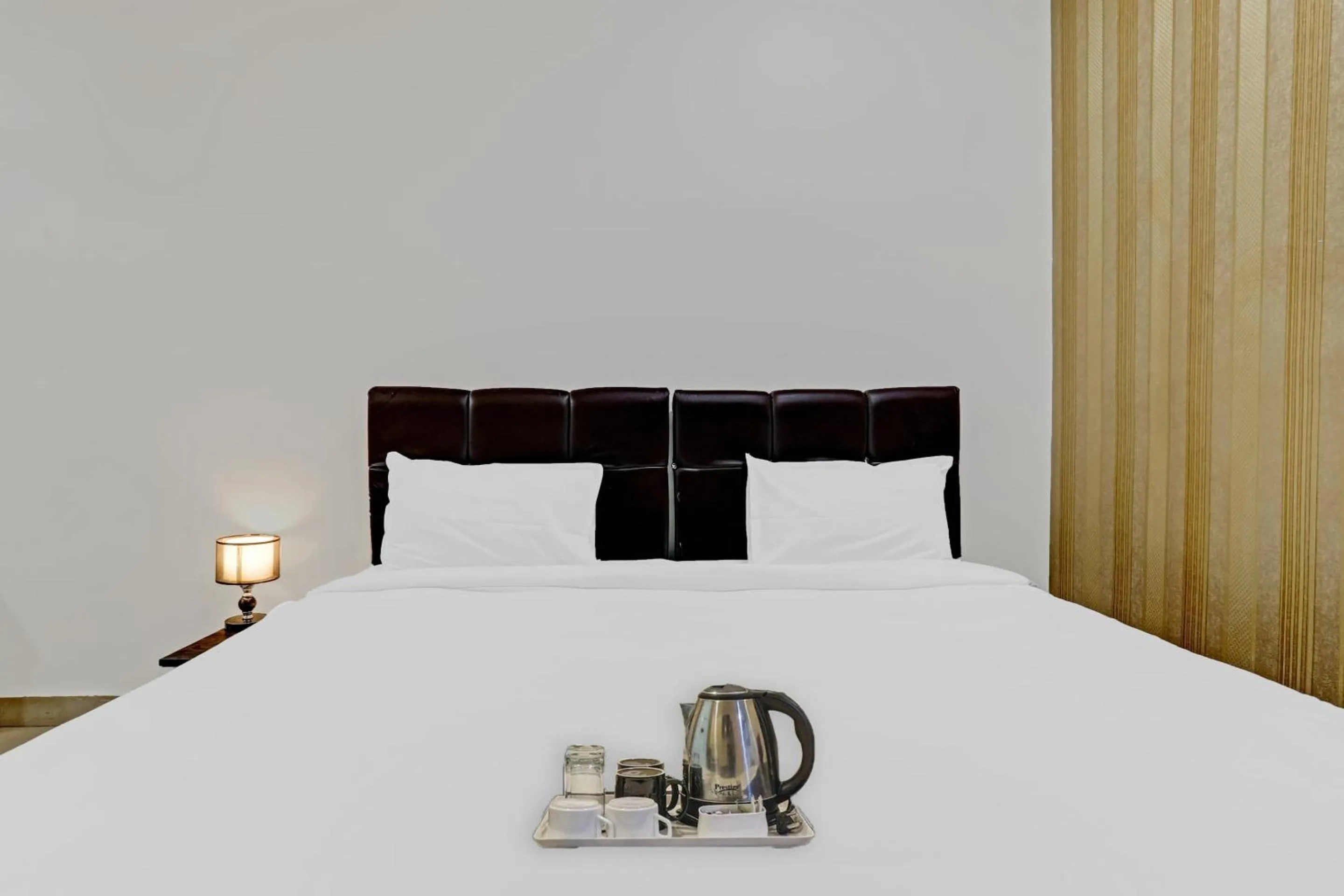 Bedroom, Bed in Hotel O Happy Stay