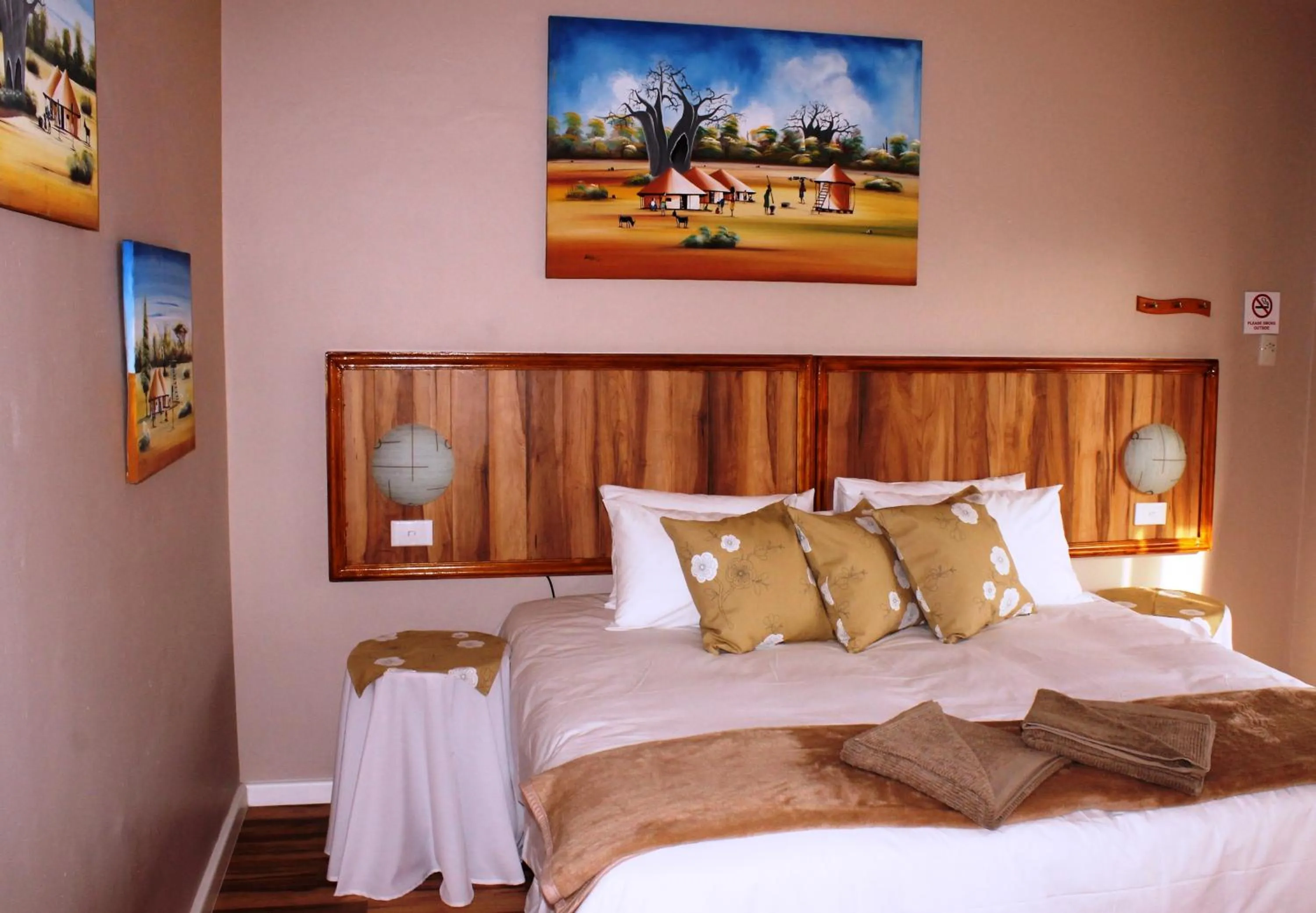 Bed in Flintstones Guest House Cape Town