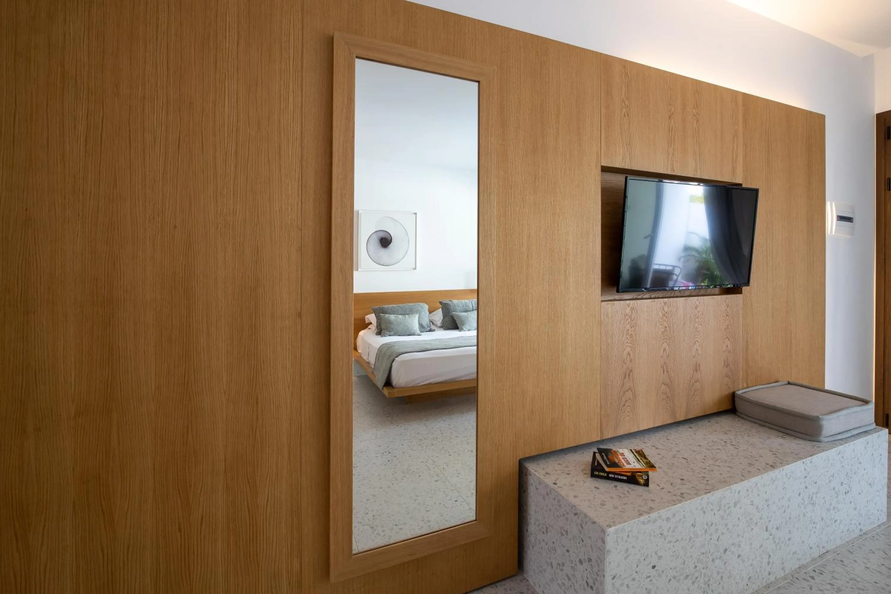 TV and multimedia, Bed in Kouros Exclusive Hotel & Suites - Adults Only