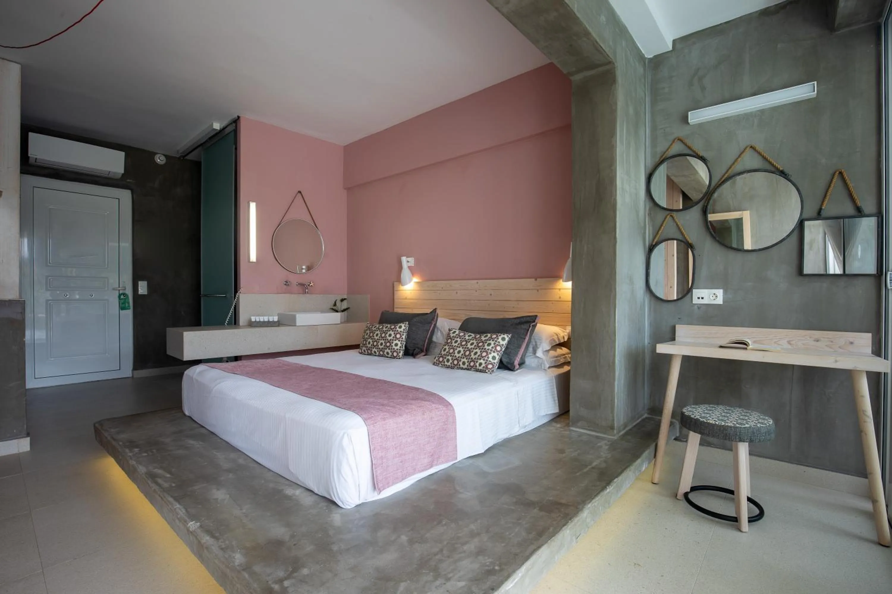 Photo of the whole room, Bed in Kouros Exclusive Hotel & Suites - Adults Only