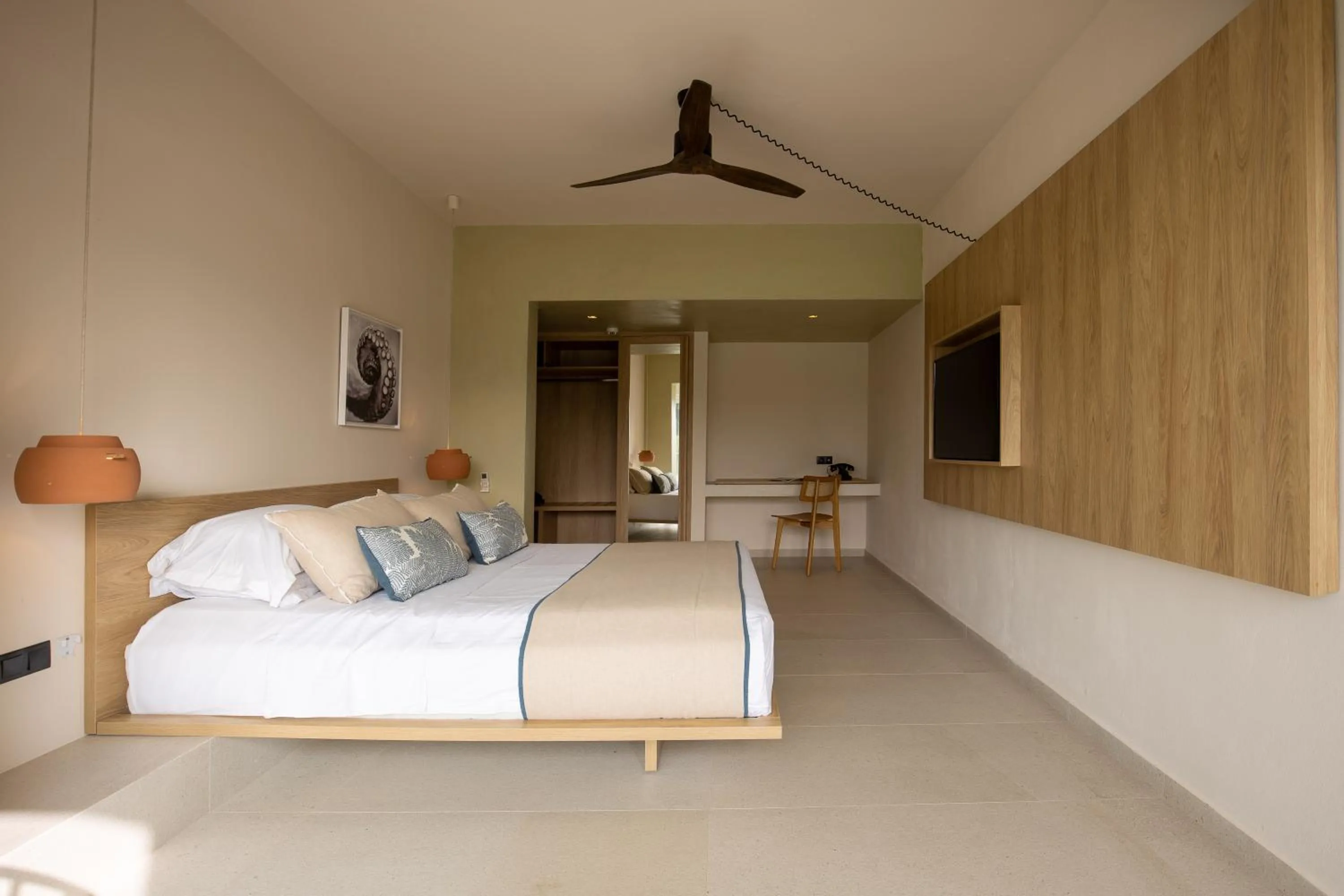 TV and multimedia, Bed in Kouros Exclusive Hotel & Suites - Adults Only