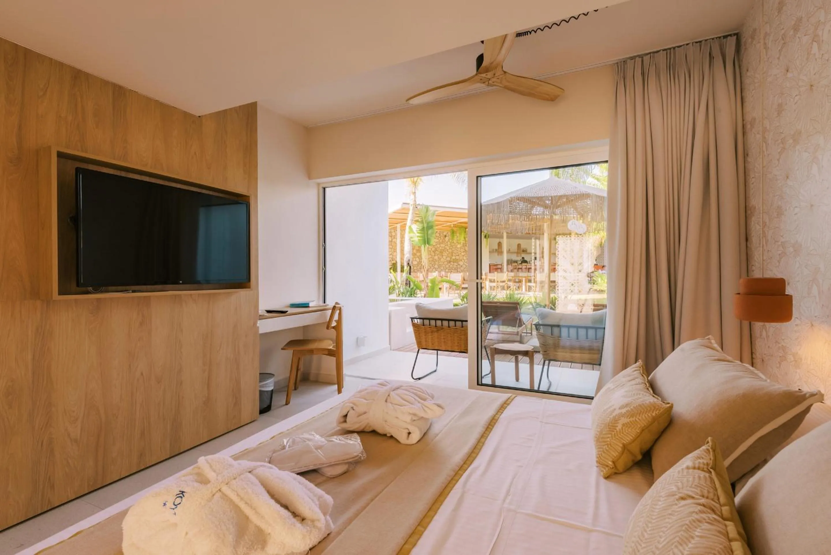 Bed in Kouros Exclusive Hotel & Suites - Adults Only