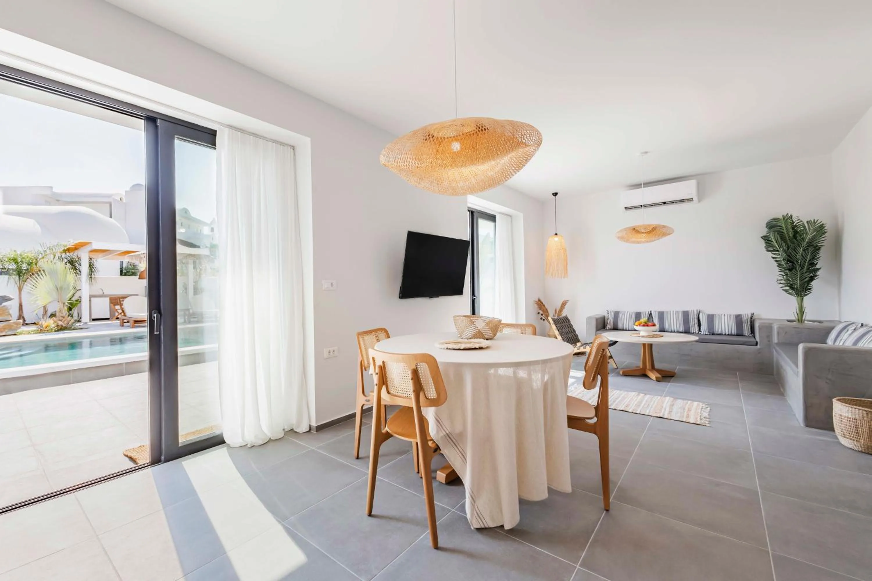 TV and multimedia in Kouros Exclusive Hotel & Suites - Adults Only