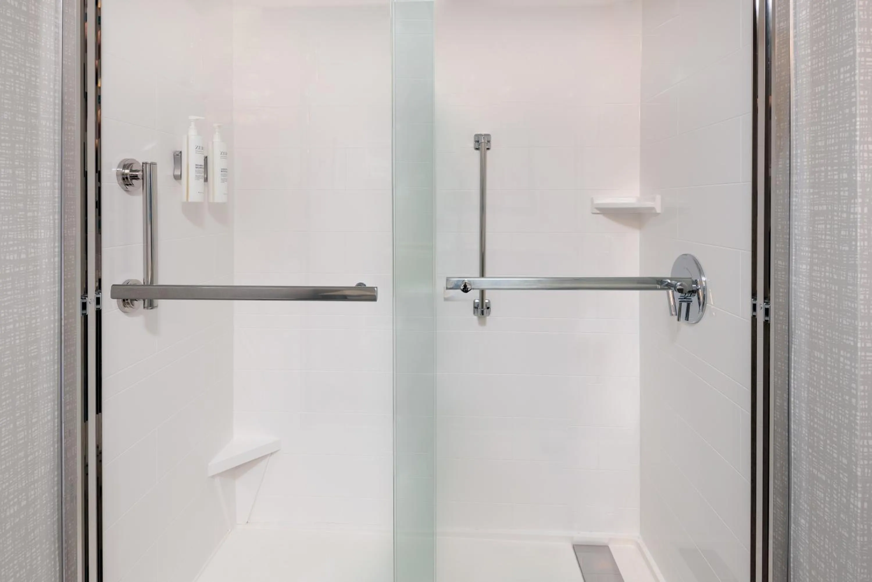 Shower in Hampton Inn Hartford Airport