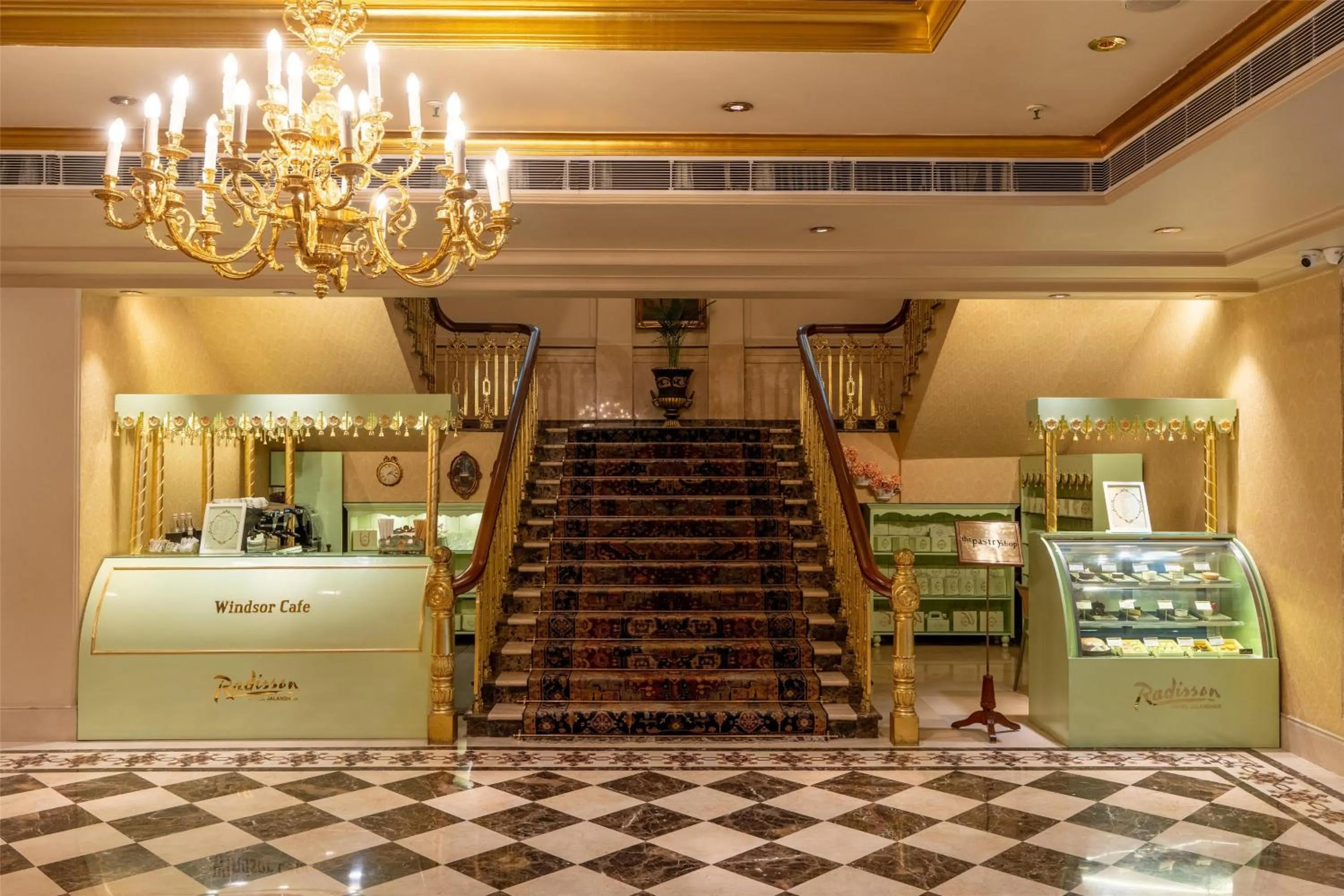 Restaurant/places to eat in Radisson Hotel Jalandhar