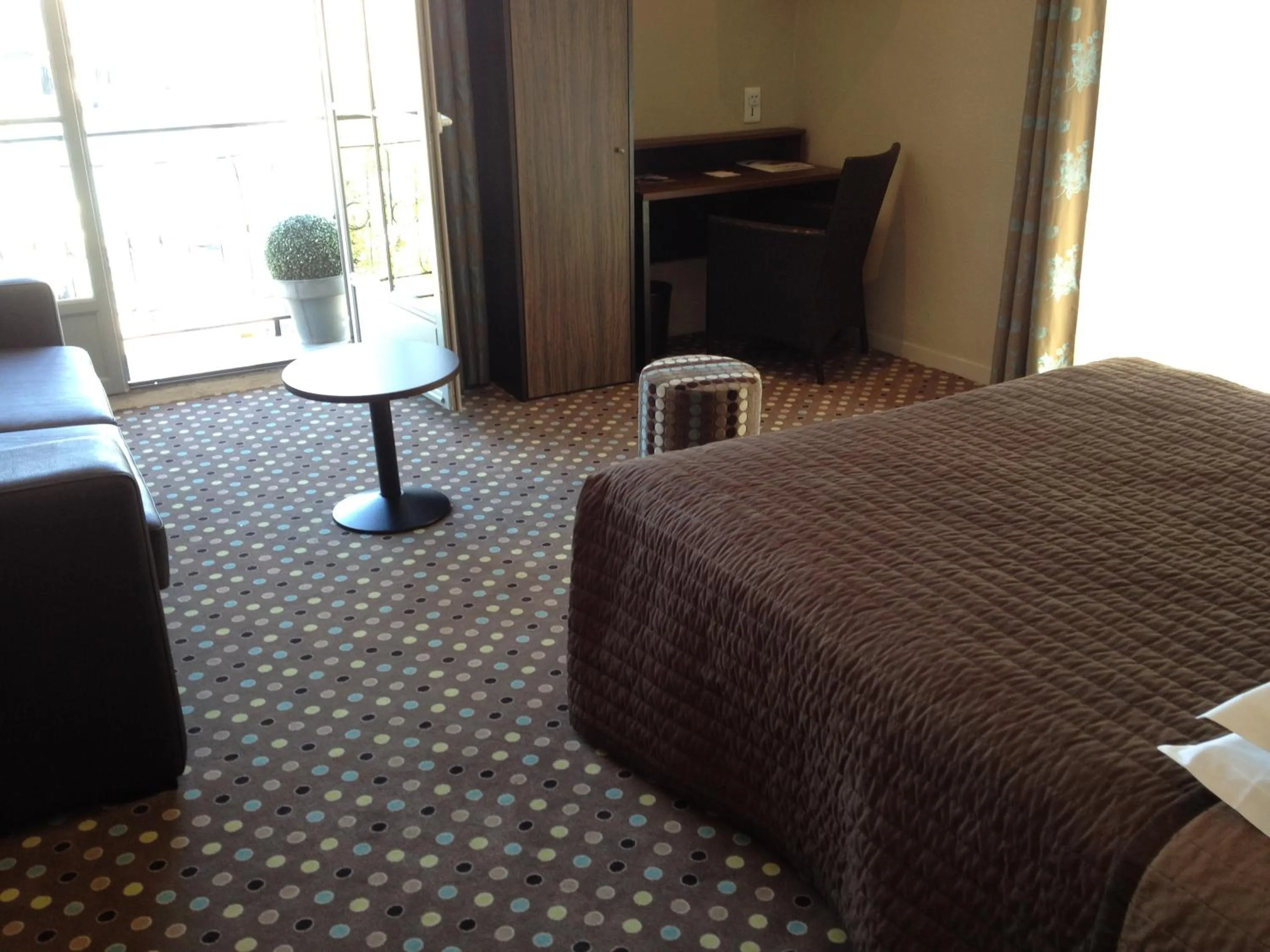 Bed in LOGIS Hôtel & Restaurant - Les Arcades