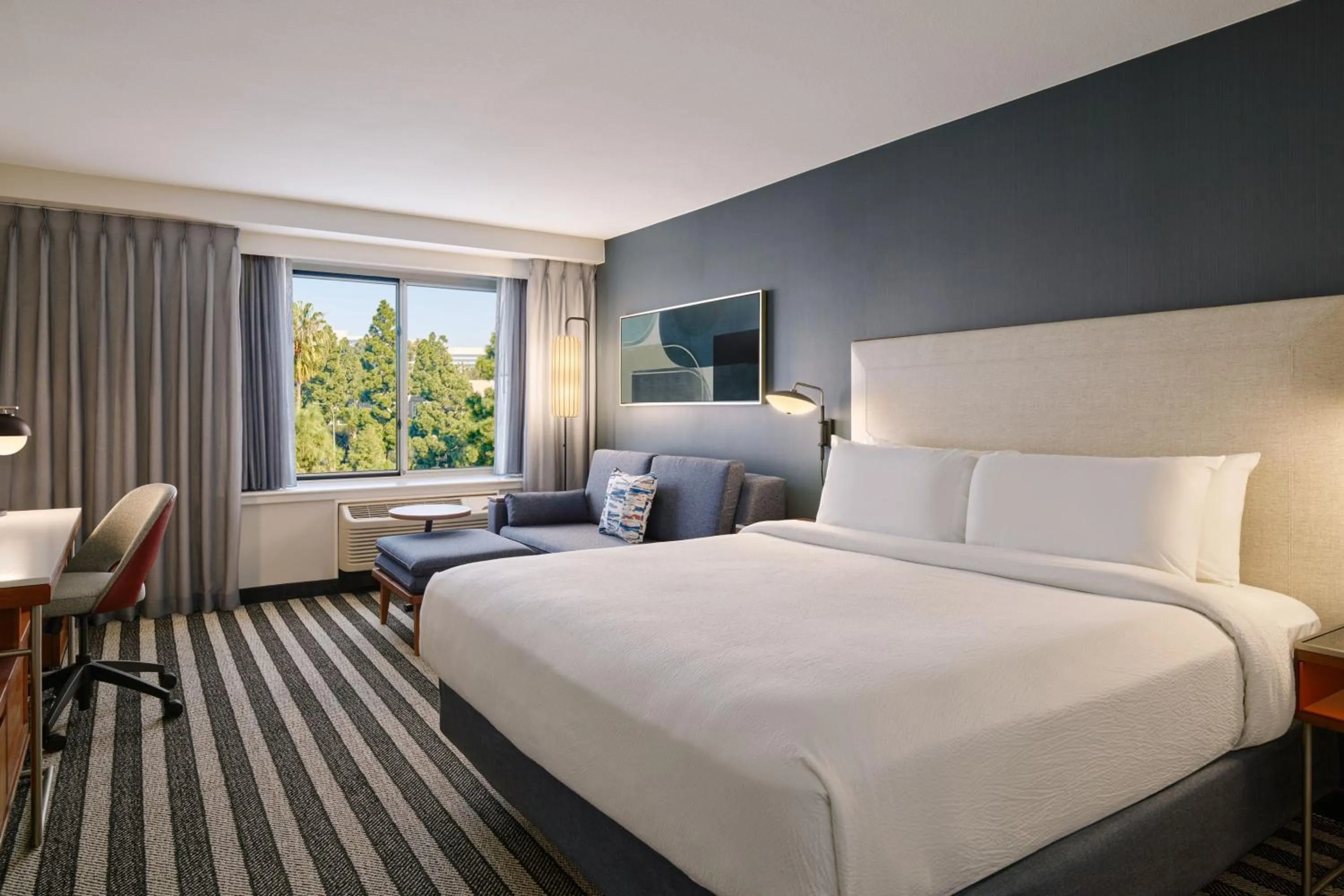 Photo of the whole room, Bed in Courtyard Culver City Los Angeles