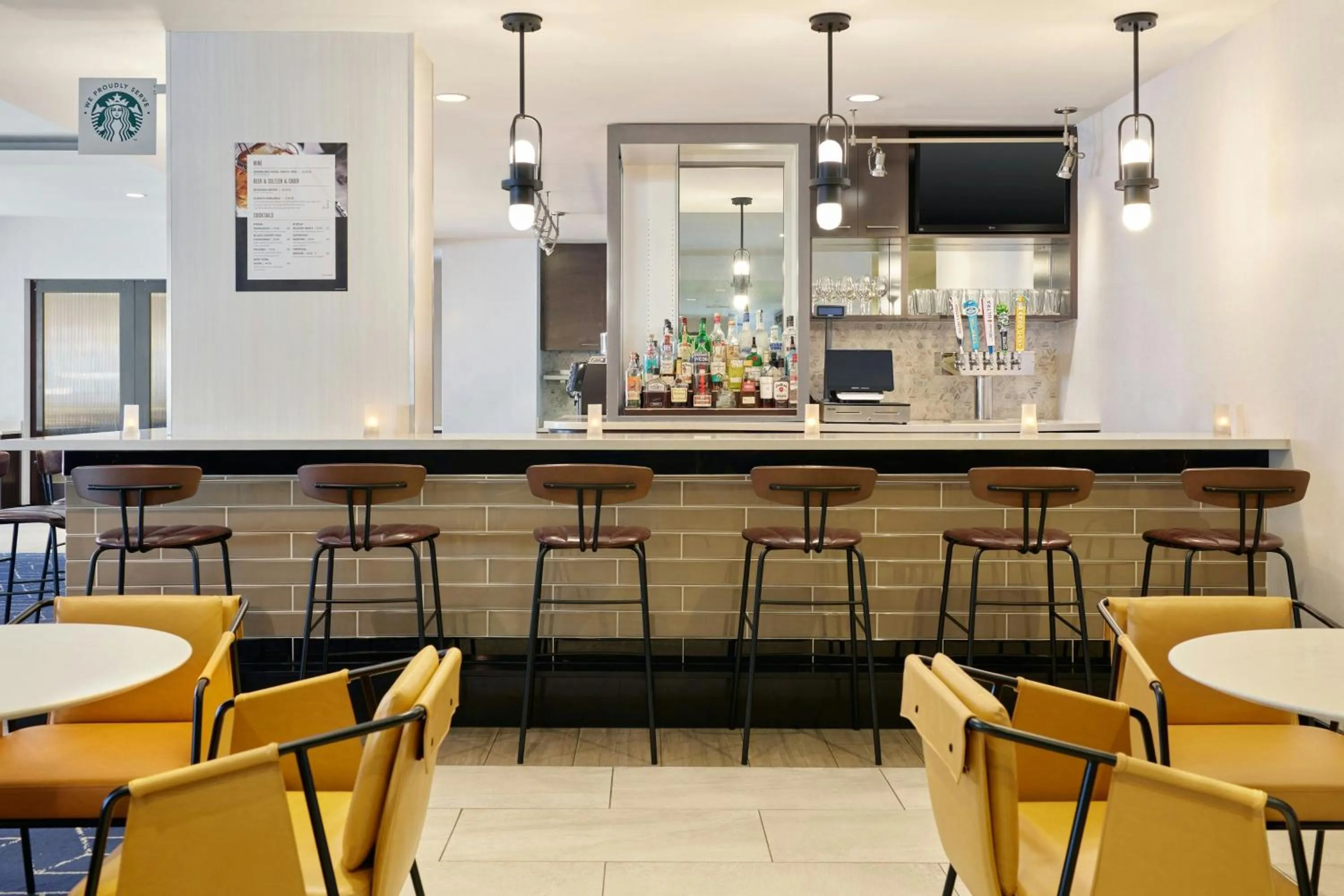 Lounge or bar in Courtyard Culver City Los Angeles