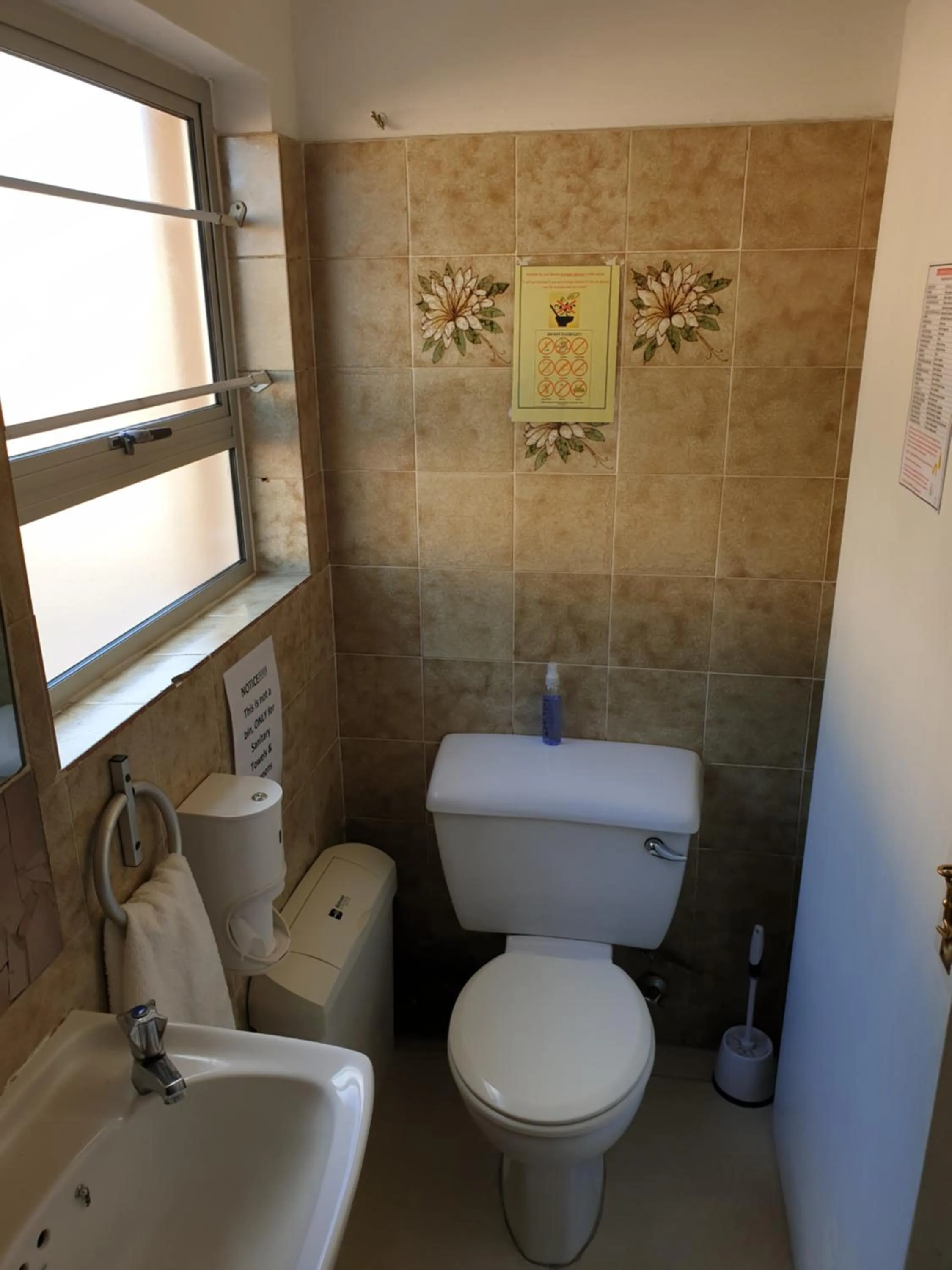 Bathroom in Amakaya Backpackers Travellers Accommodation