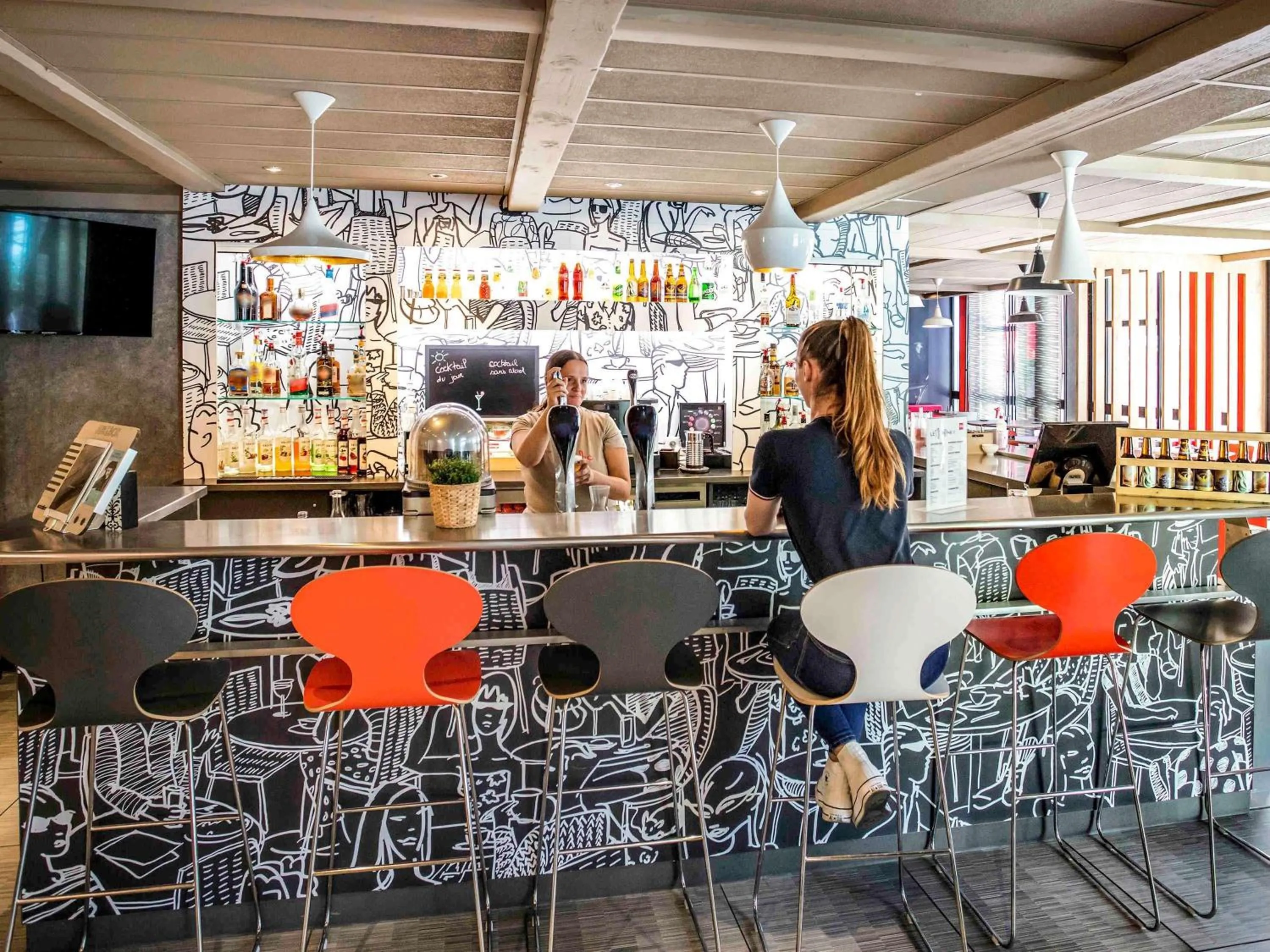 Property building in Ibis Bourges Centre, Hôtel Restaurant