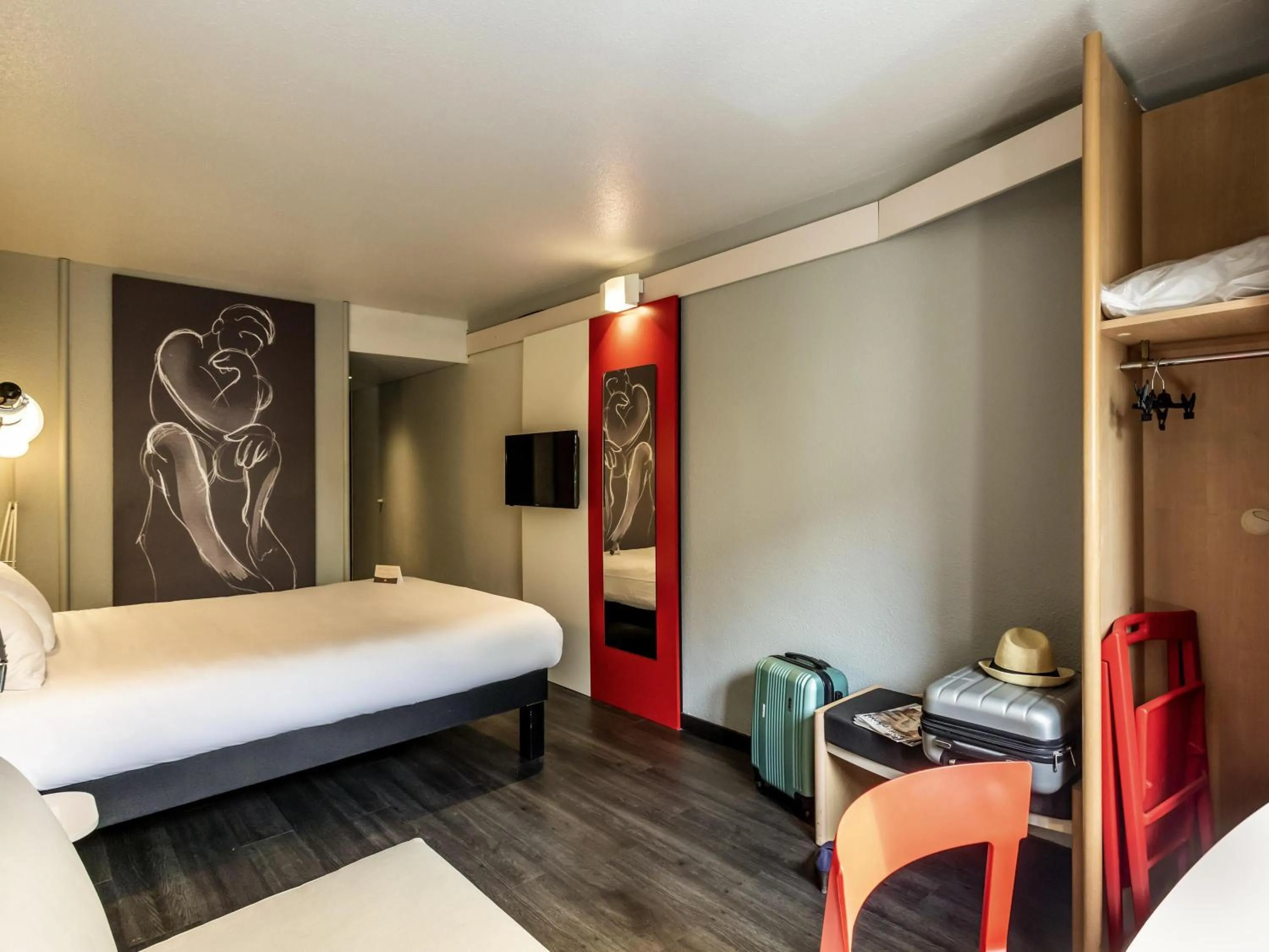 Bedroom, Bed in Ibis Bourges Centre, Hôtel Restaurant