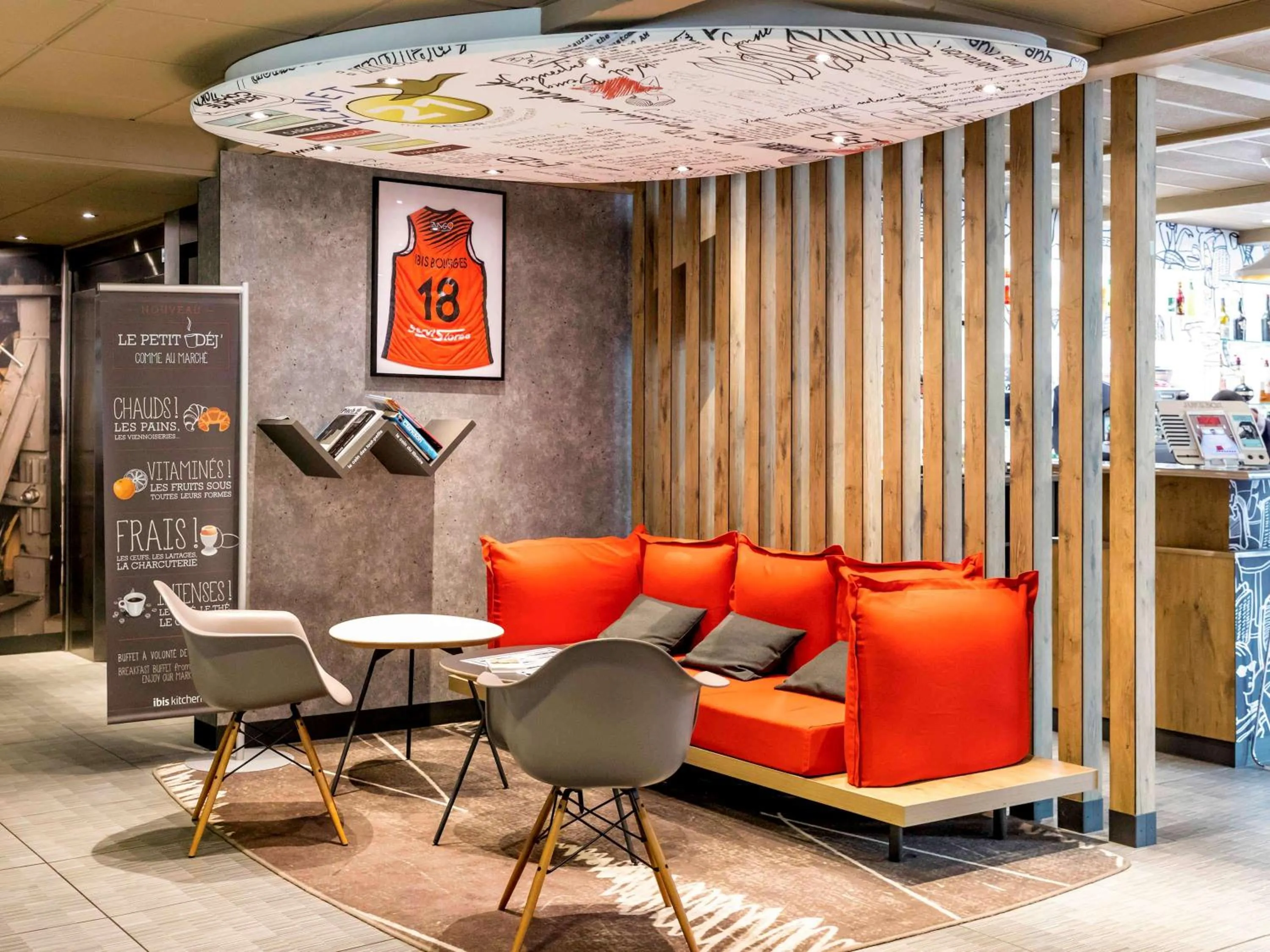 Property building in Ibis Bourges Centre, Hôtel Restaurant