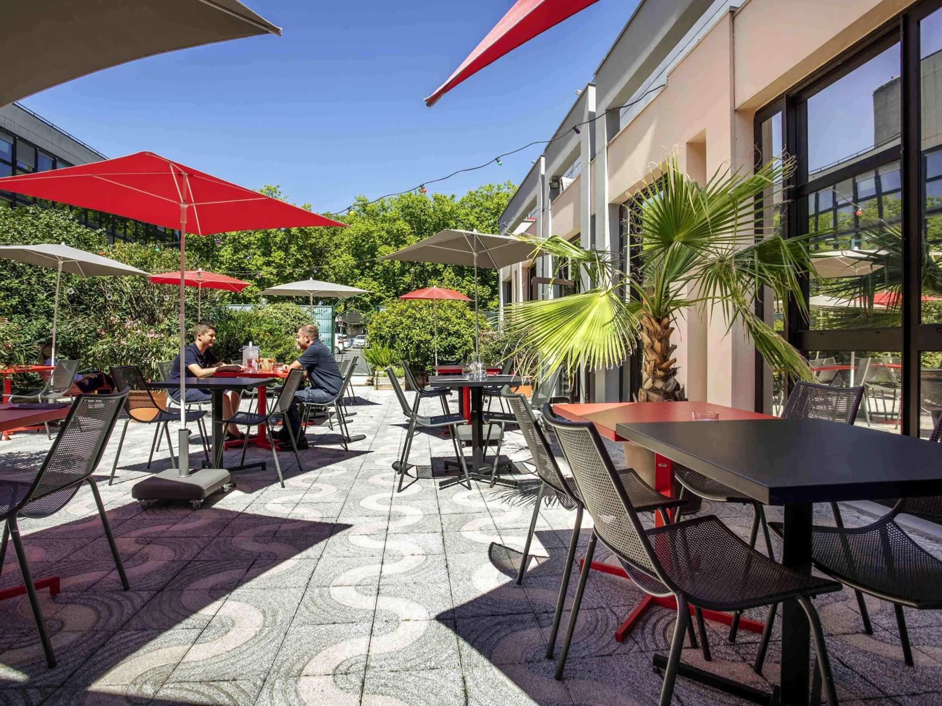 Lounge or bar in Ibis Bourges Centre, Hôtel Restaurant