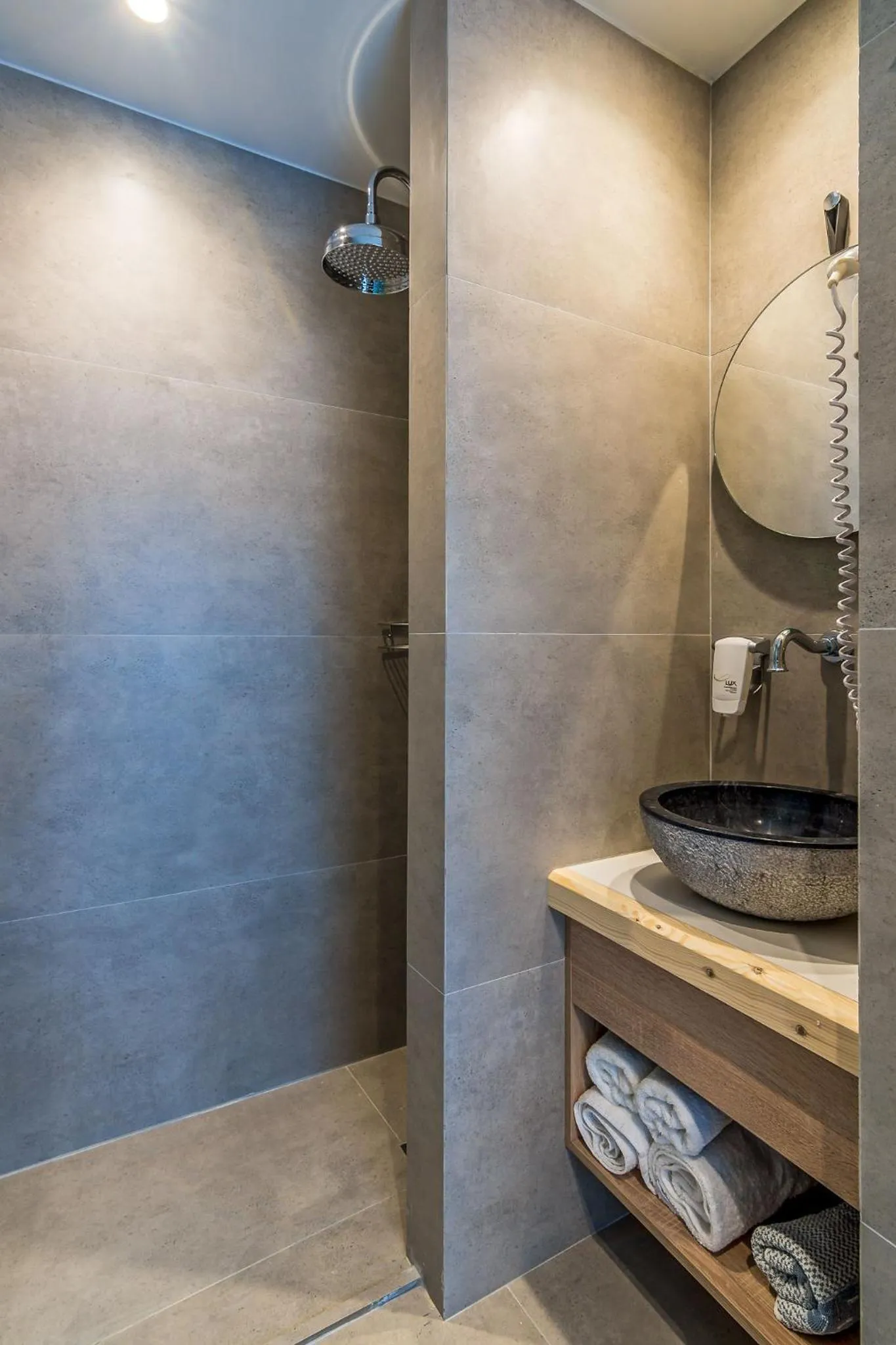 Shower in Livikon by the Sea