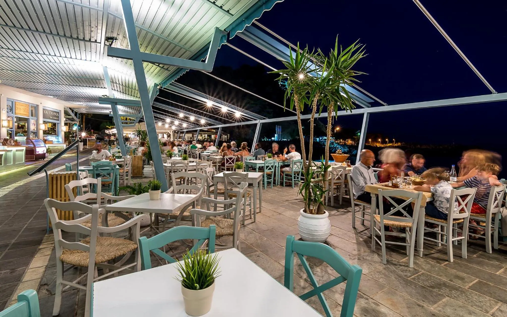 Restaurant/places to eat in Livikon by the Sea