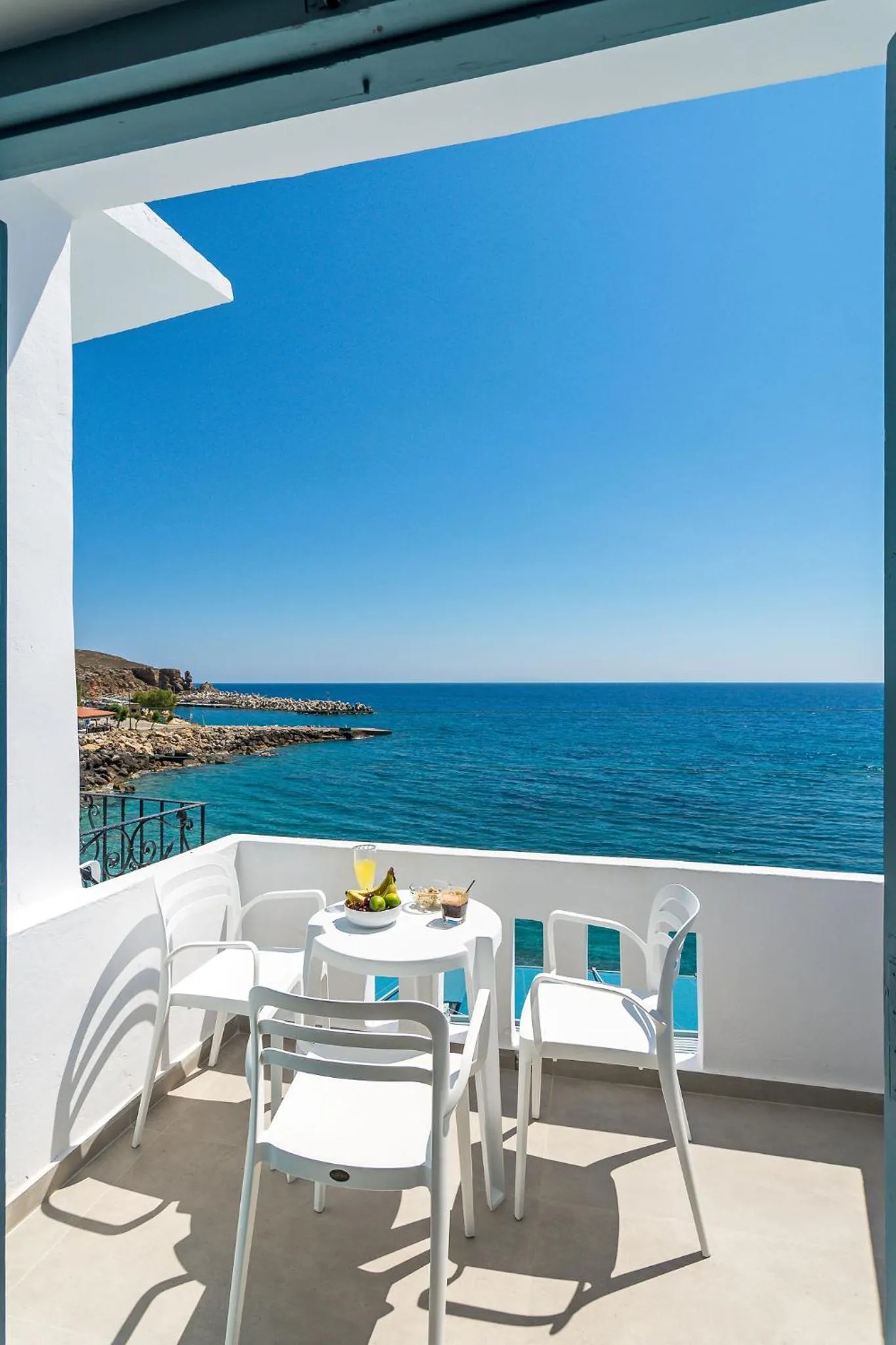 Balcony/Terrace in Livikon by the Sea