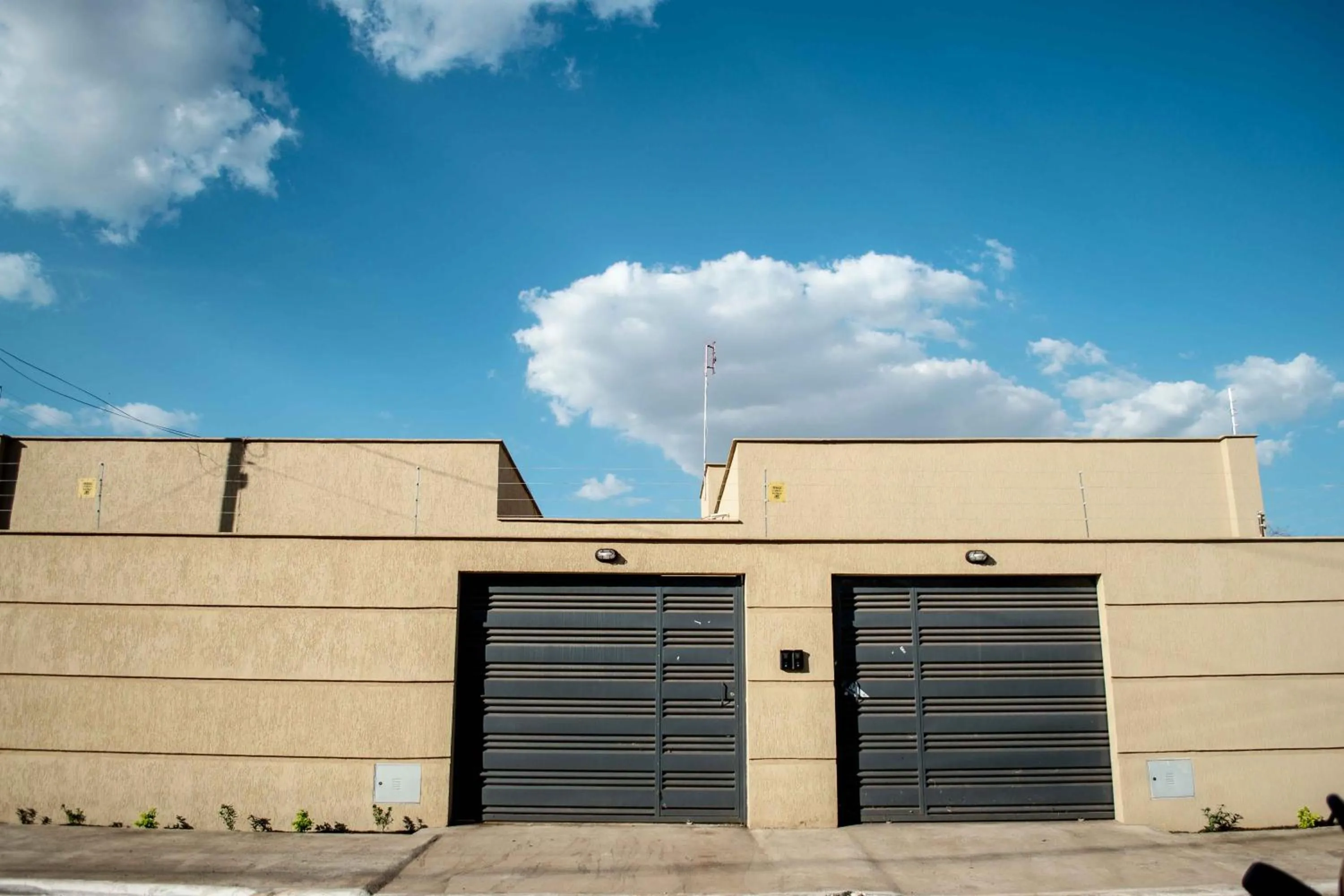 Property building in Casa com 2 Quartos e Varanda Gourmet