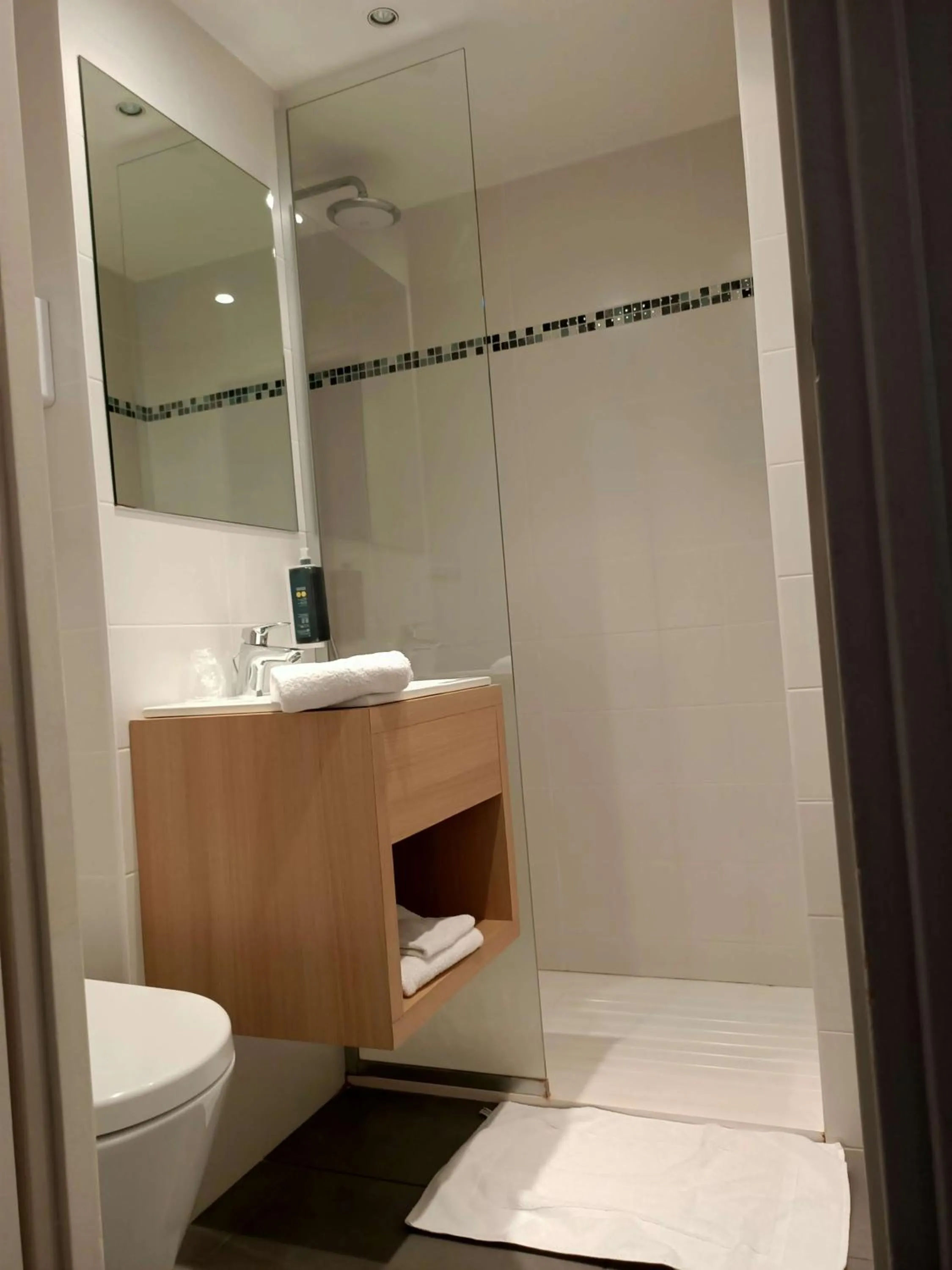 Bathroom in Brit Hotel Les Alizes