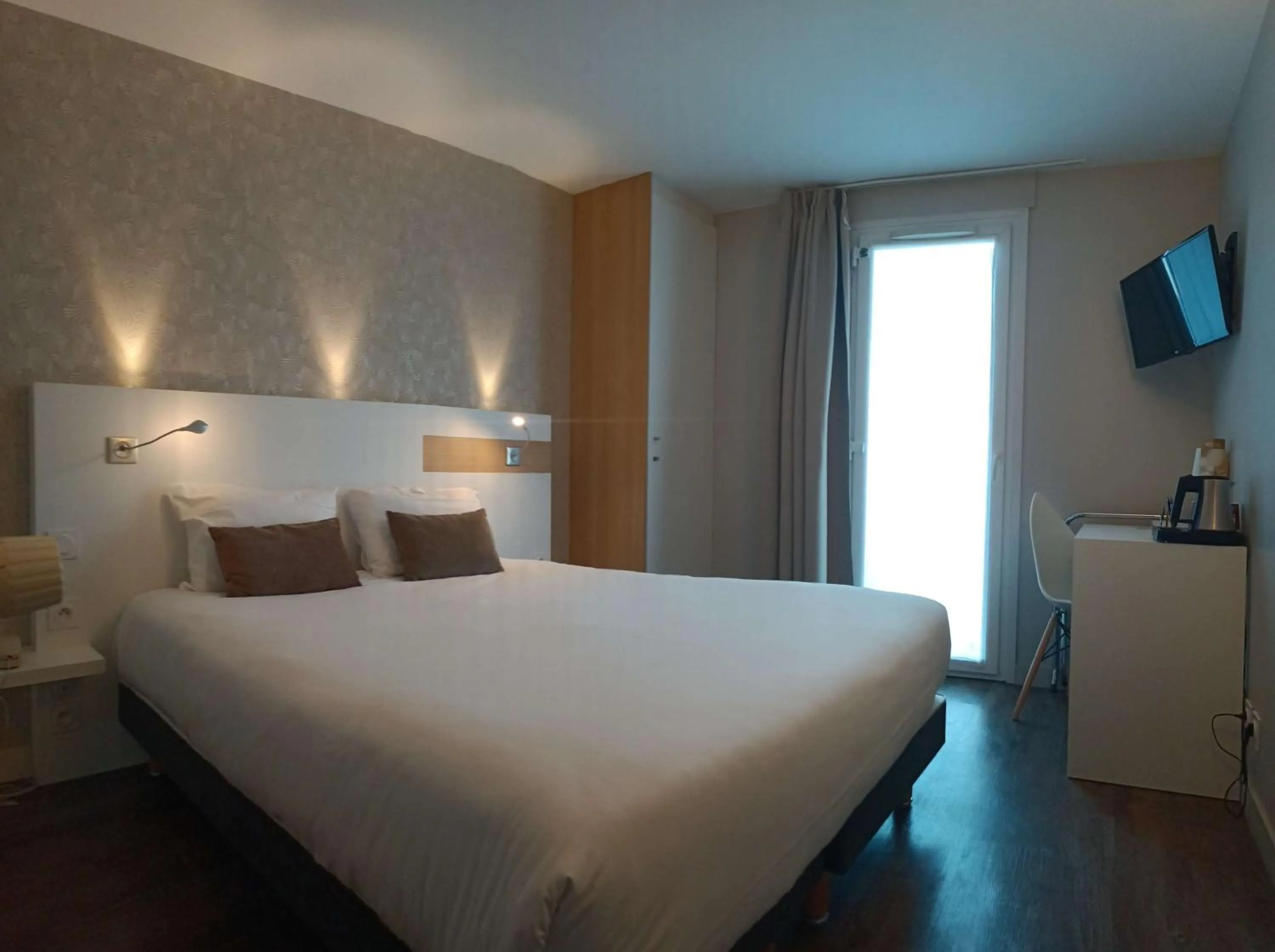 Bedroom, Bed in Brit Hotel Les Alizes