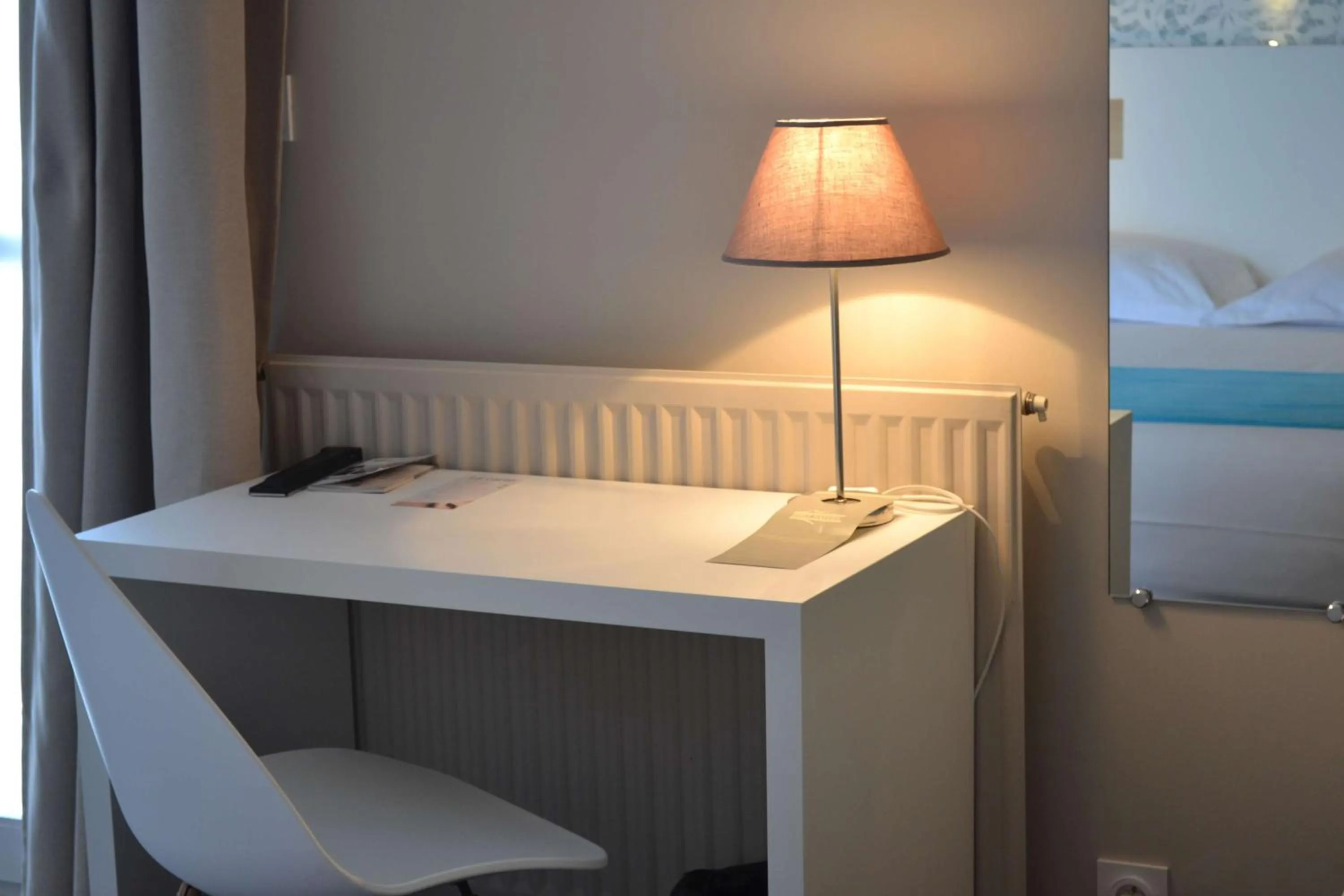 Bathroom, Bed in Brit Hotel Les Alizes