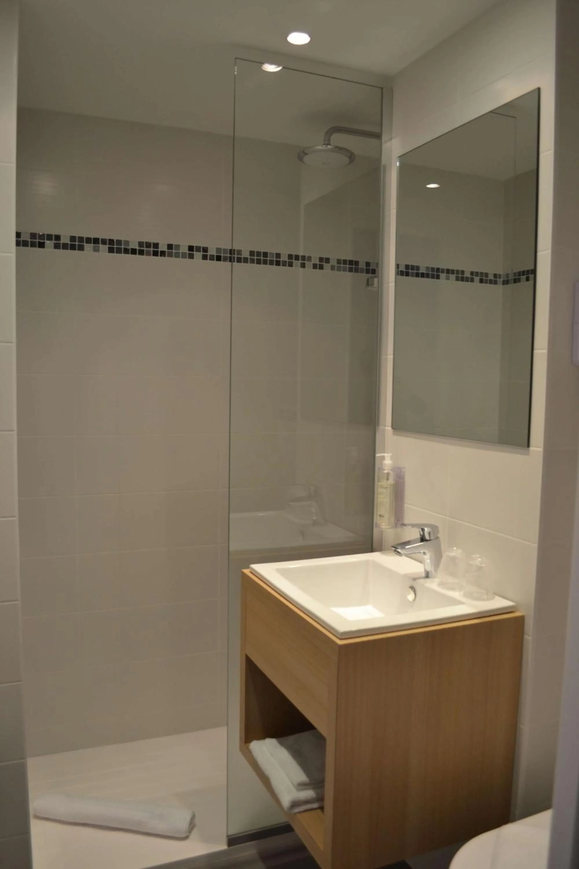 Bathroom in Brit Hotel Les Alizes