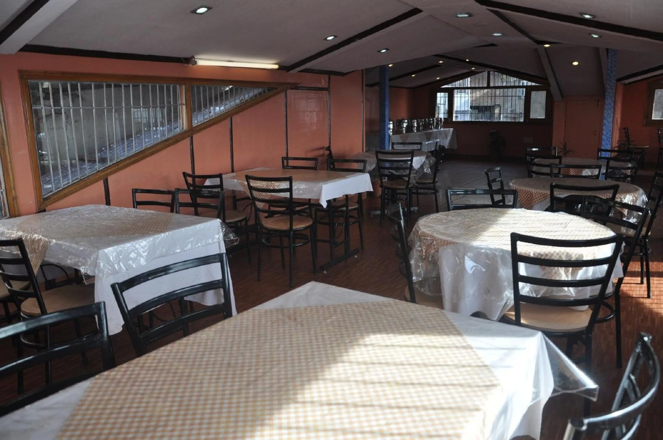 Restaurant/places to eat in Hotel Prestige