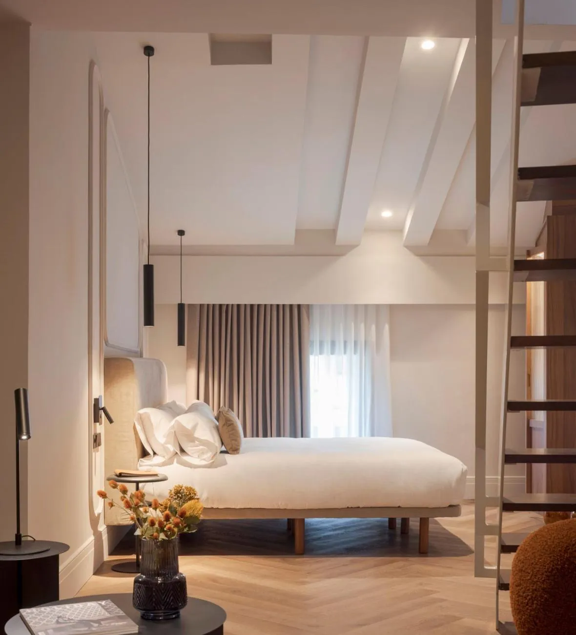 Bedroom, Bed in Room Mate Oliveira - City Centre, Valencia