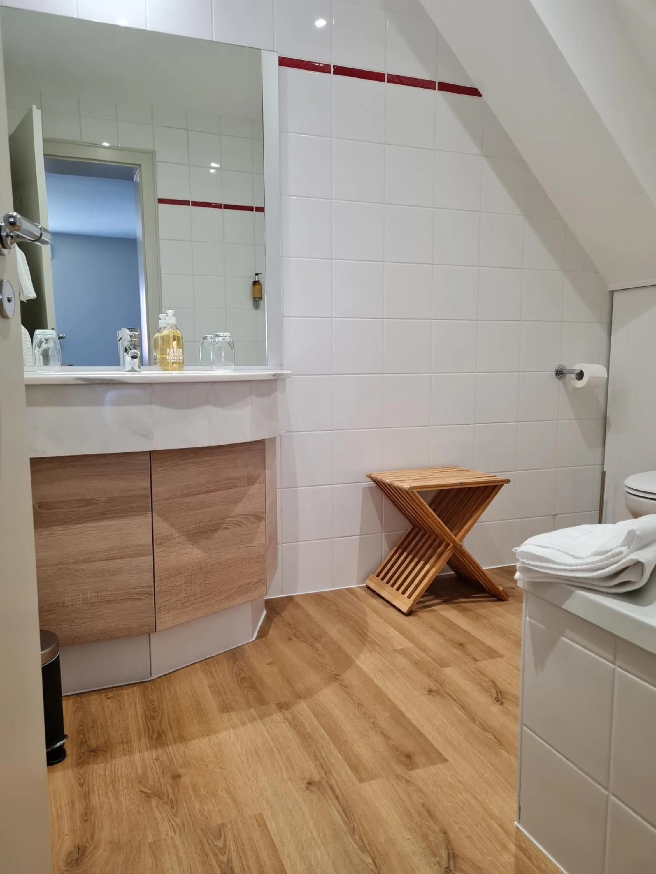 Bathroom in Hôtel Restaurant La Couronne by K