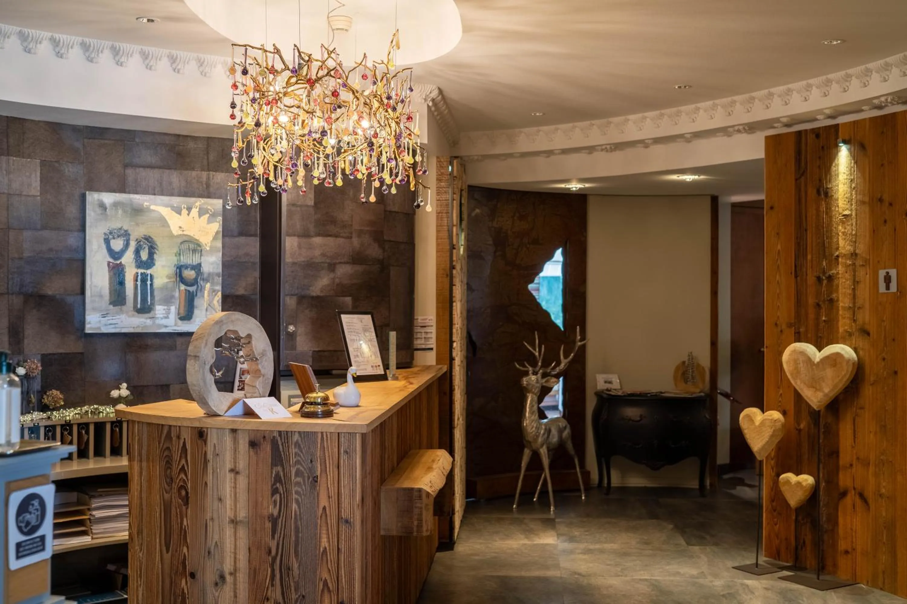 Lobby or reception in Hôtel Restaurant La Couronne by K