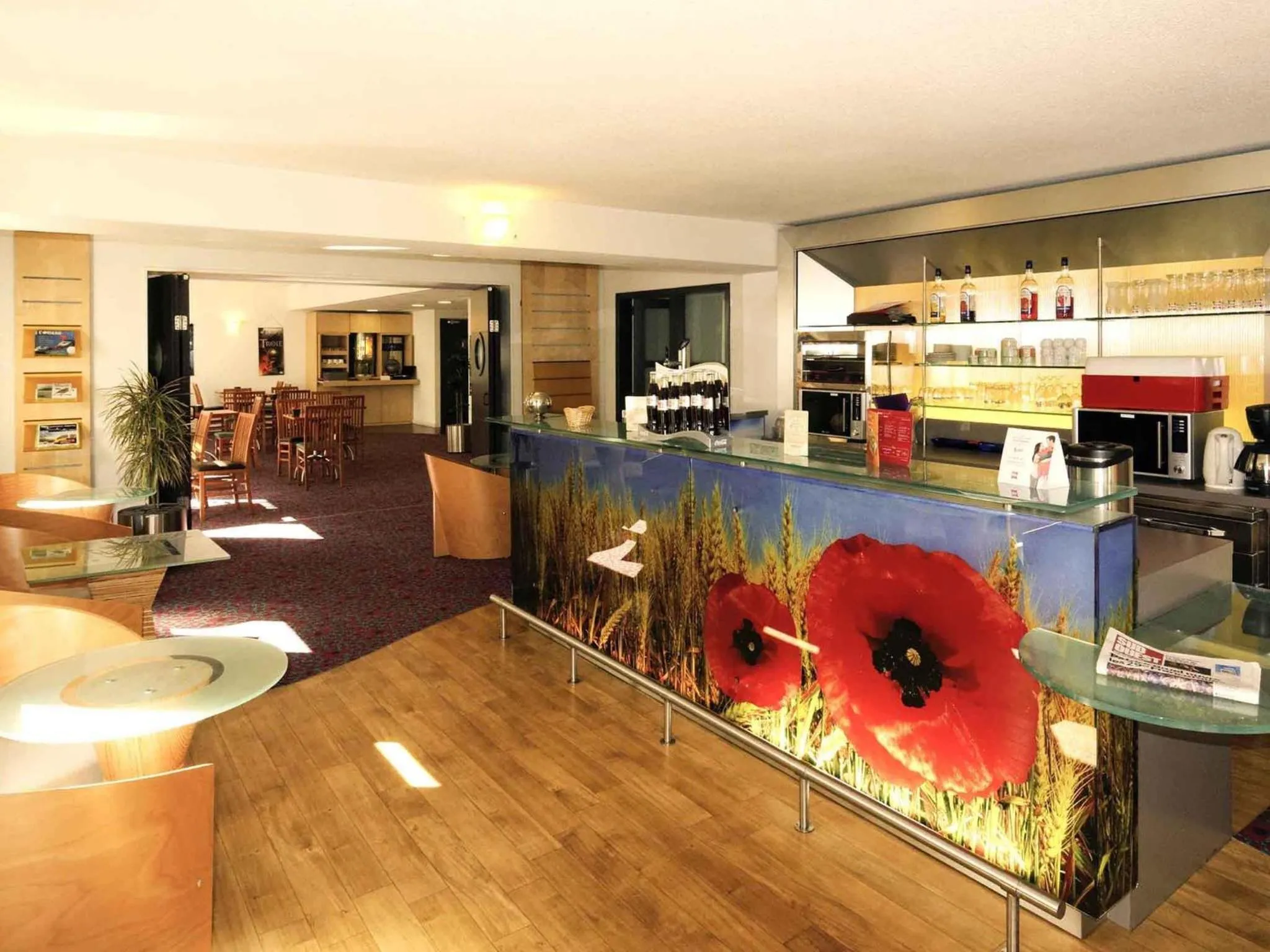 Lounge or bar in ibis Rochefort