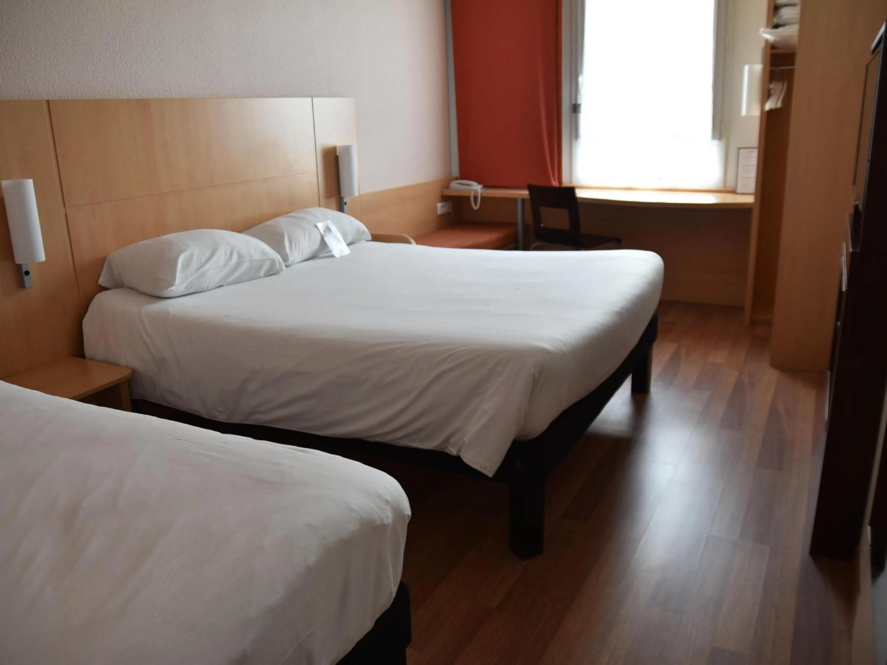 Bedroom, Bed in ibis Rochefort