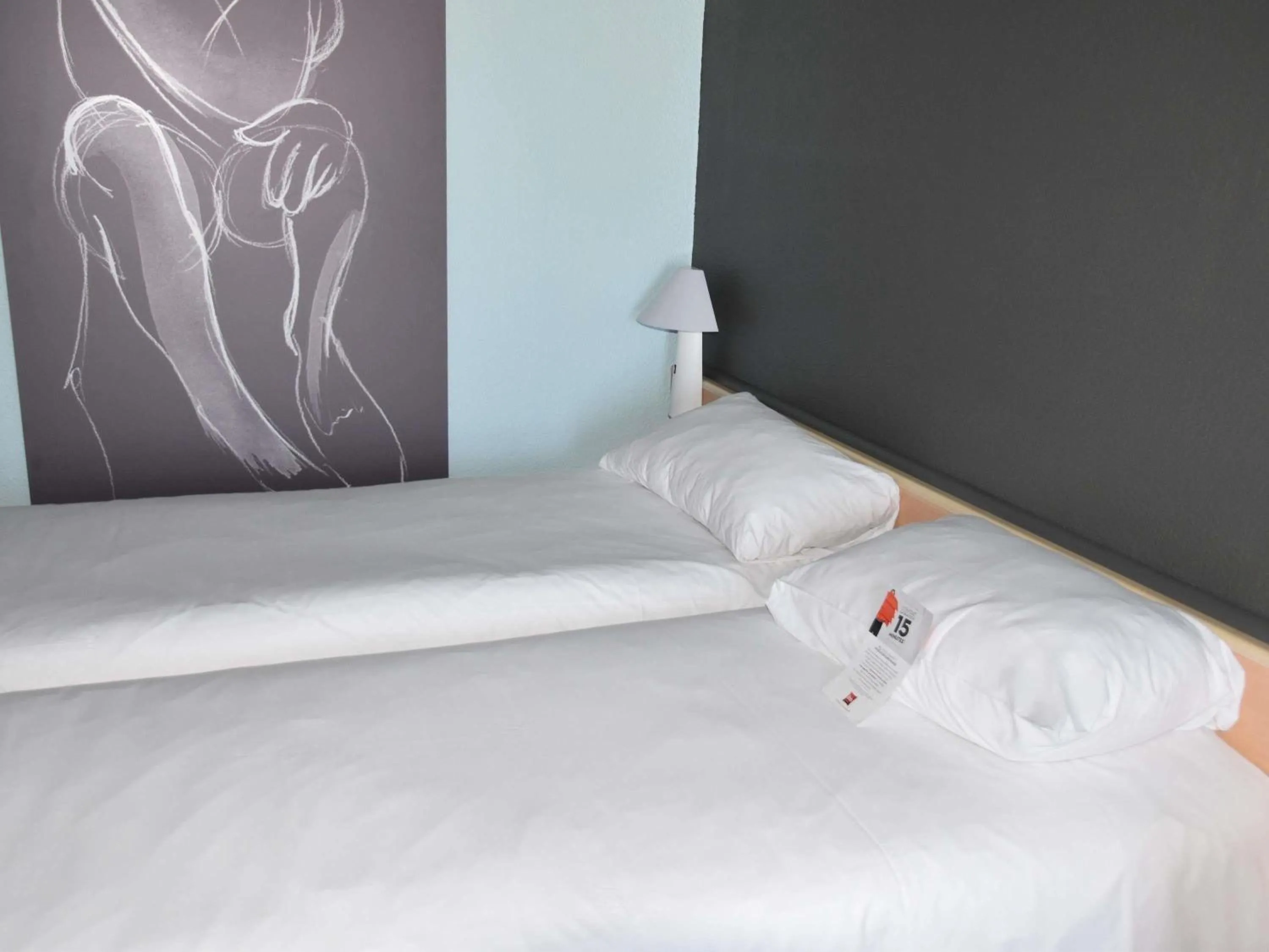 Property building, Bed in ibis Rochefort