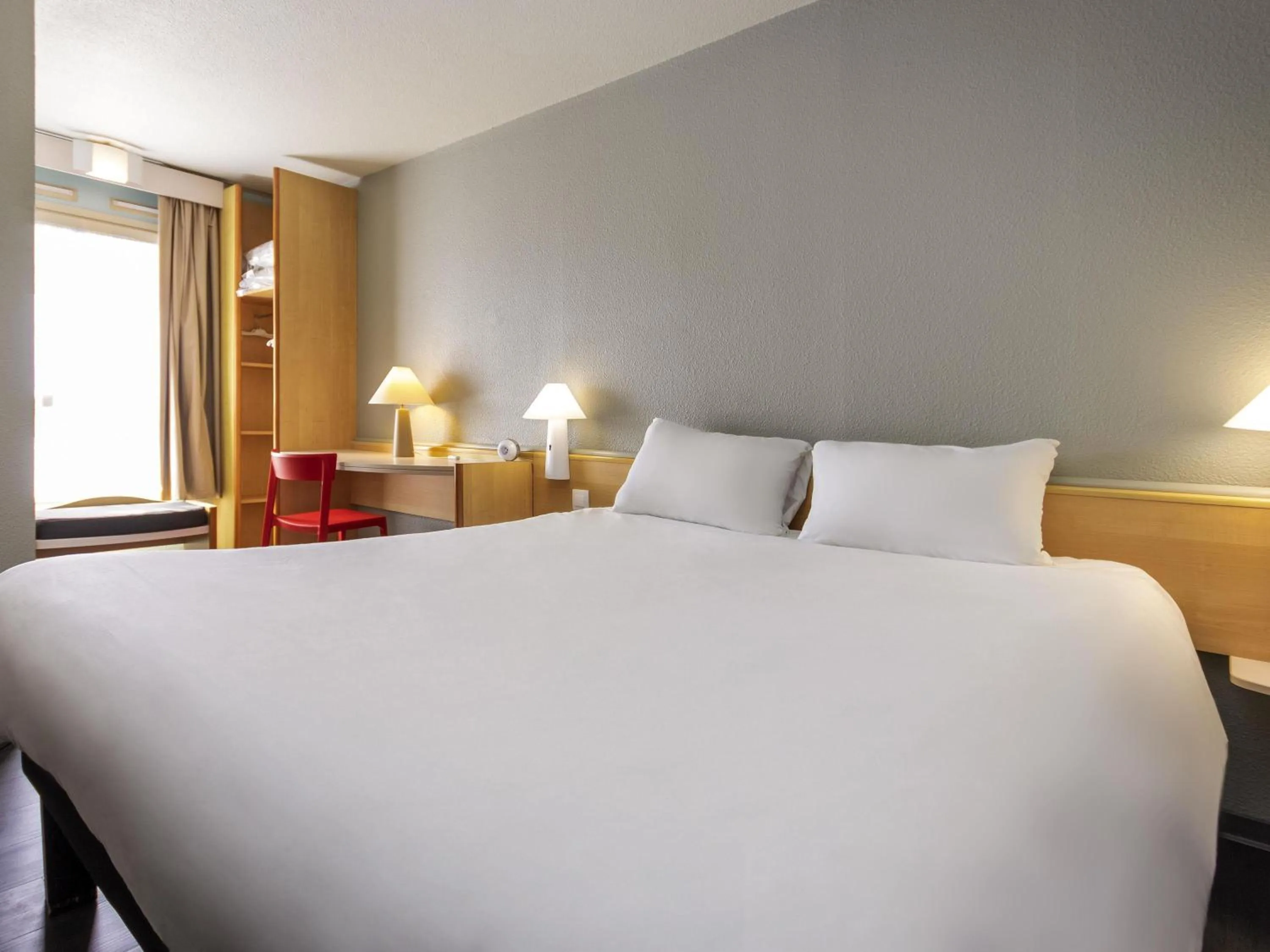 Bedroom, Bed in ibis Rochefort