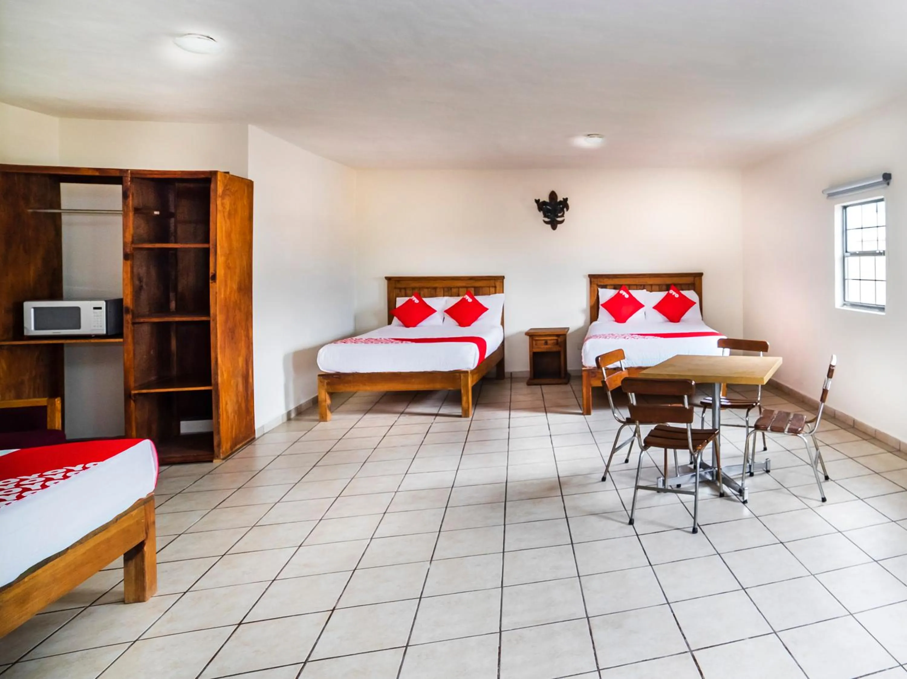 Photo of the whole room, Bed in Casa Banqueta Alta