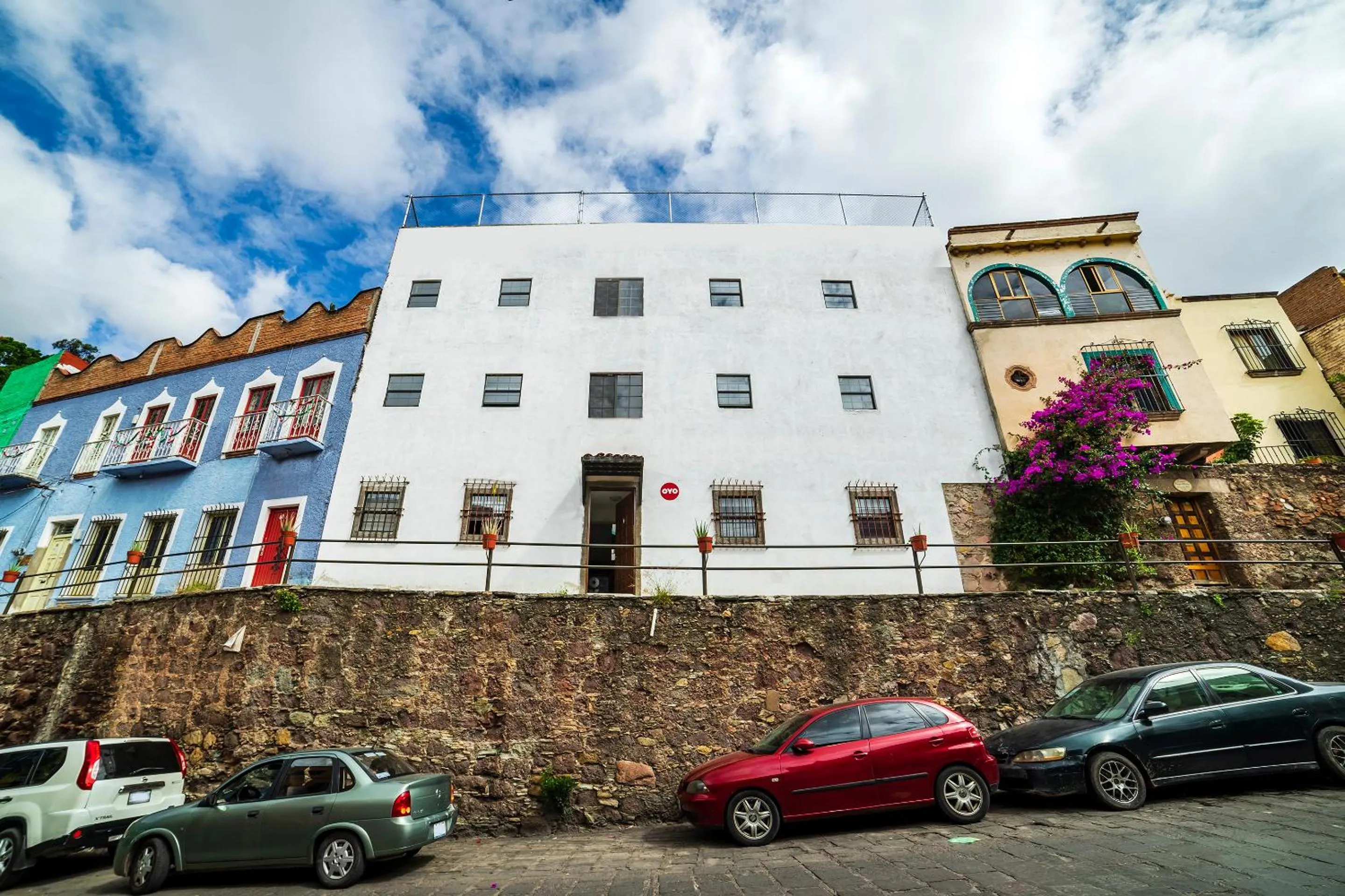 Property building in Casa Banqueta Alta