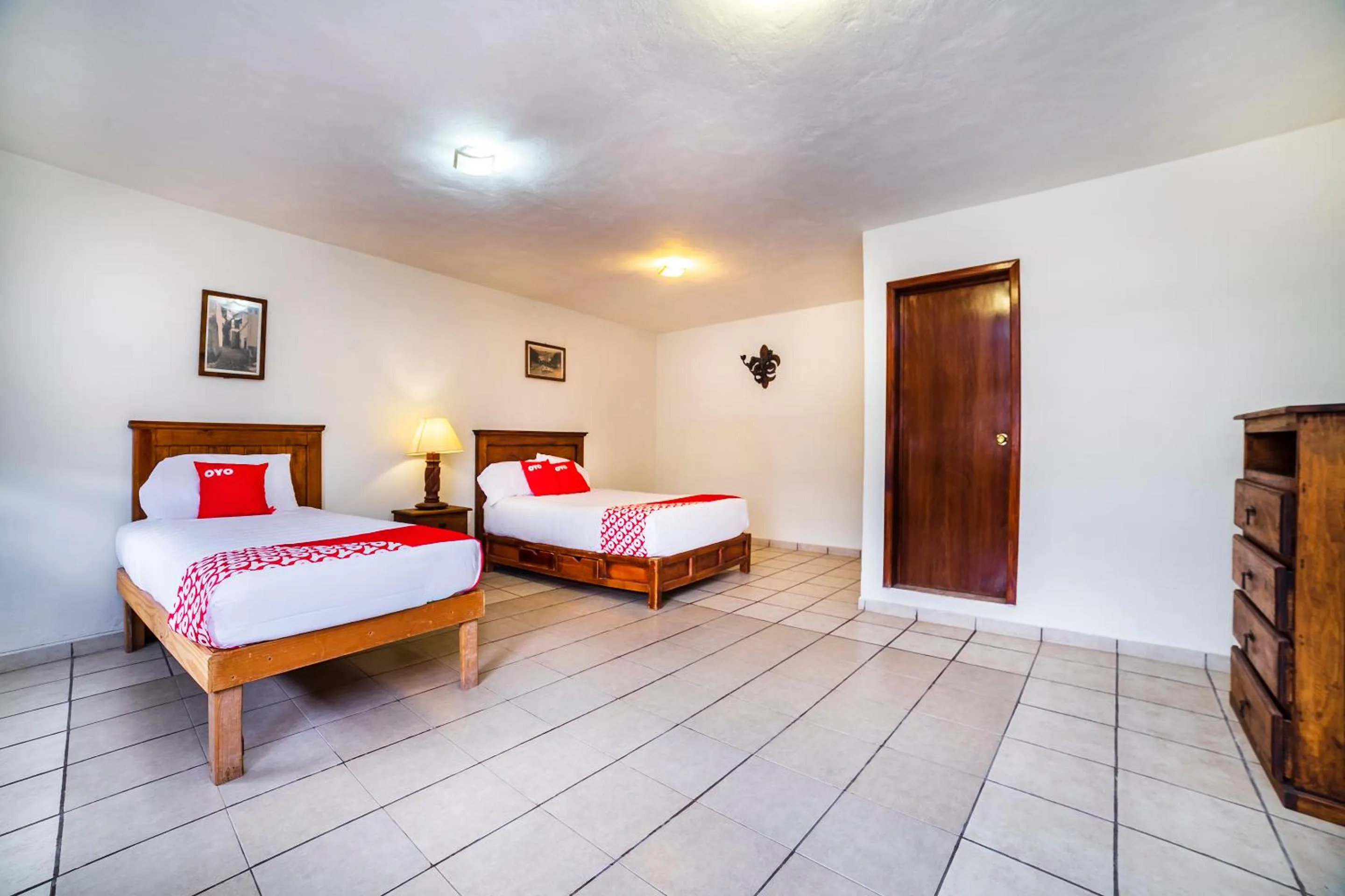 Photo of the whole room, Bed in Casa Banqueta Alta