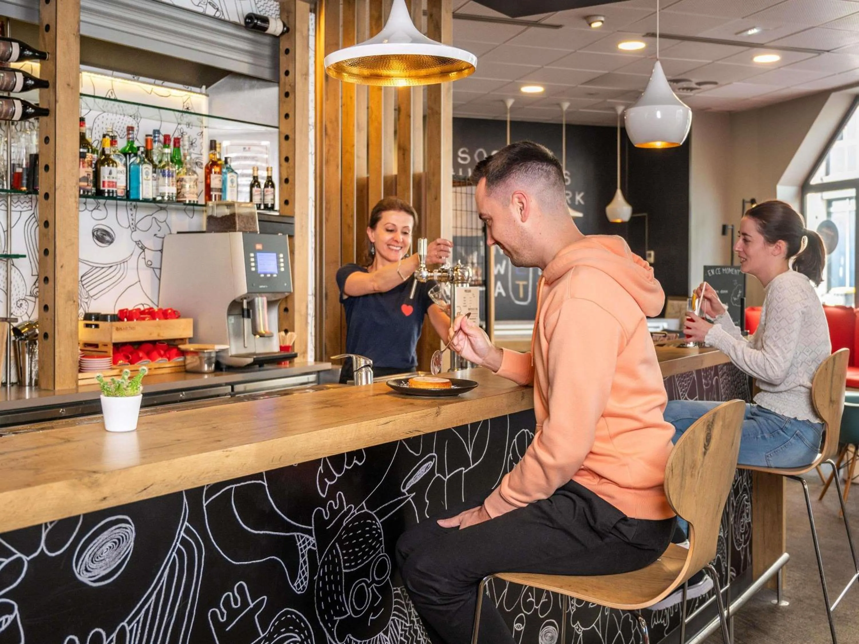 Restaurant/places to eat in ibis Nantes Centre Tour Bretagne