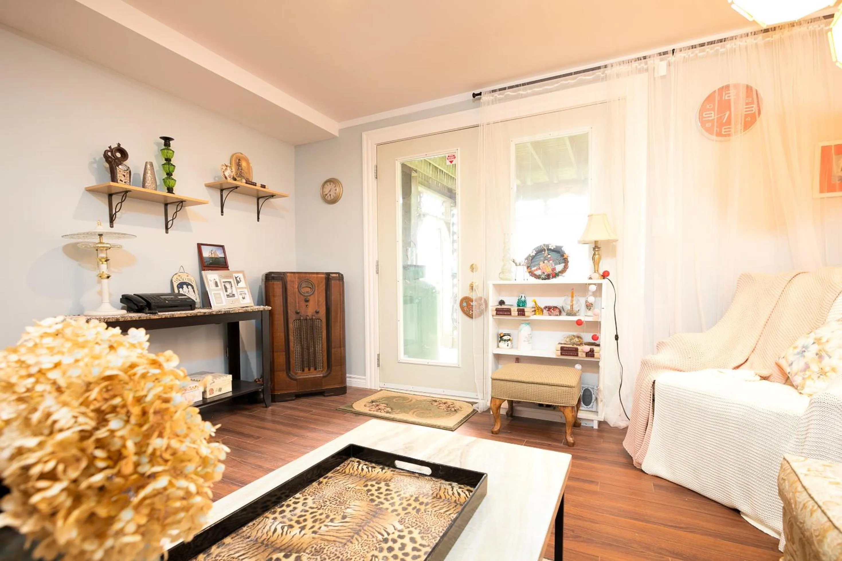 Living room in Lily's garden