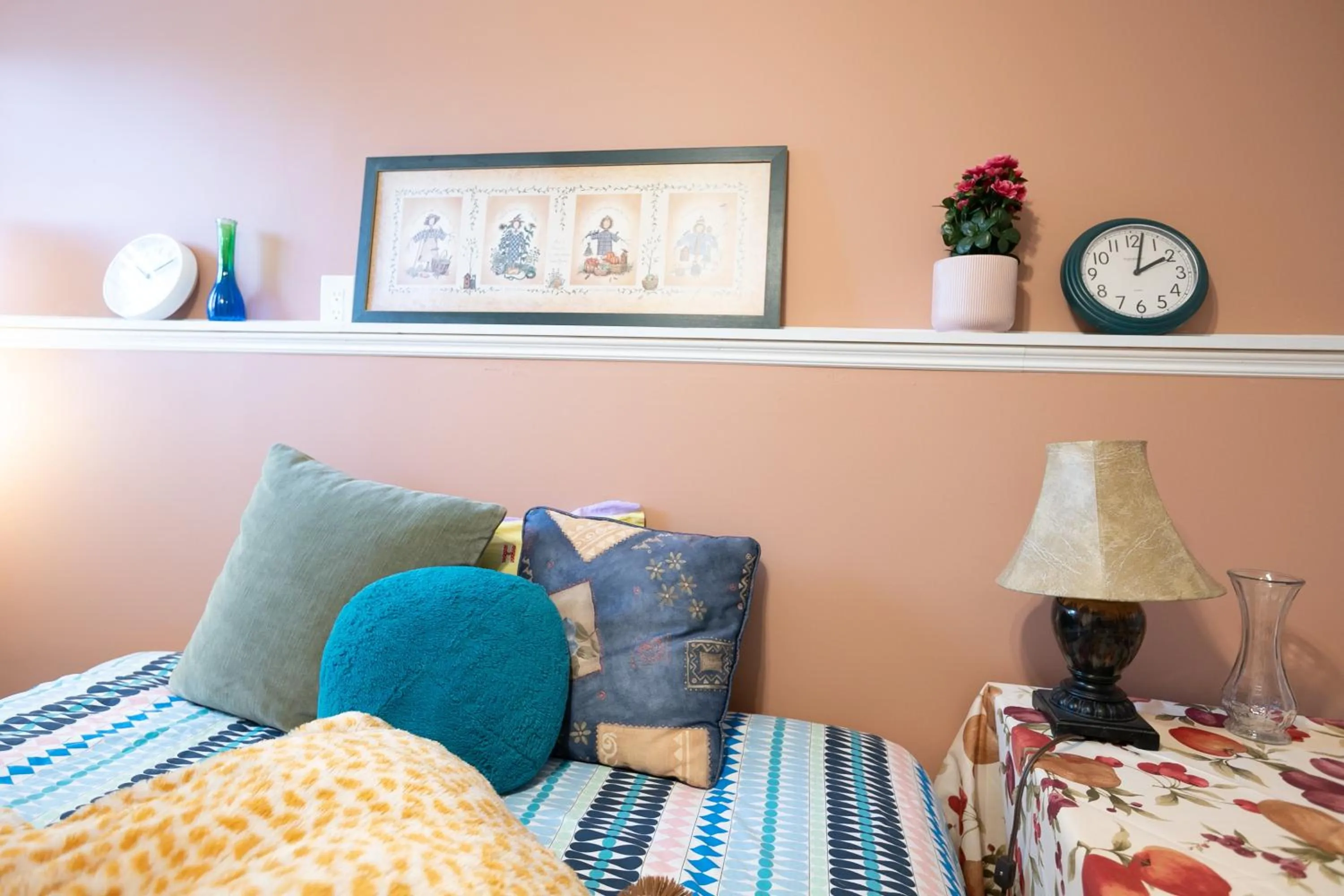 Bedroom in Lily's garden