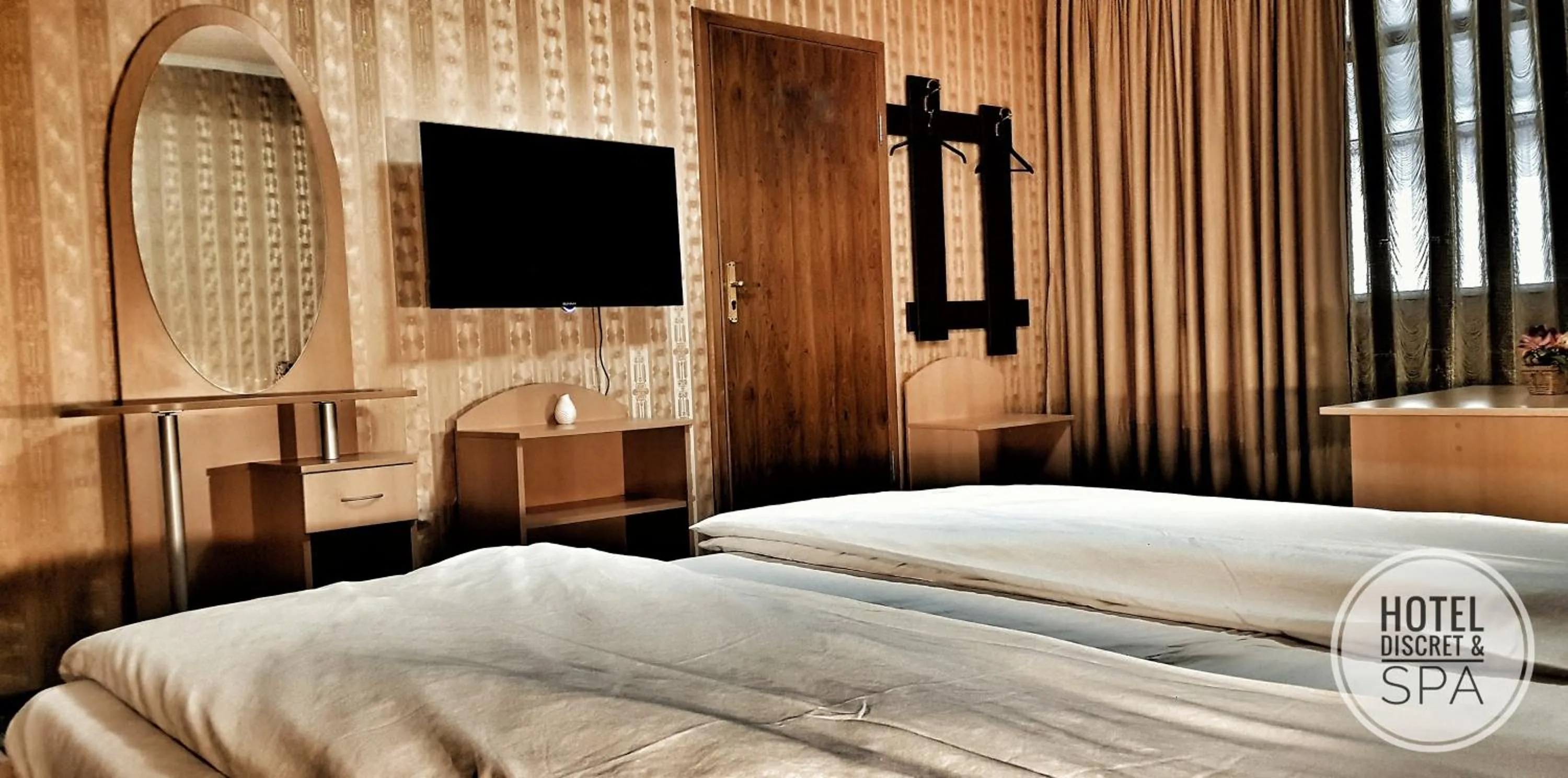 Photo of the whole room, Bed in Discret Hotel & Restaurant