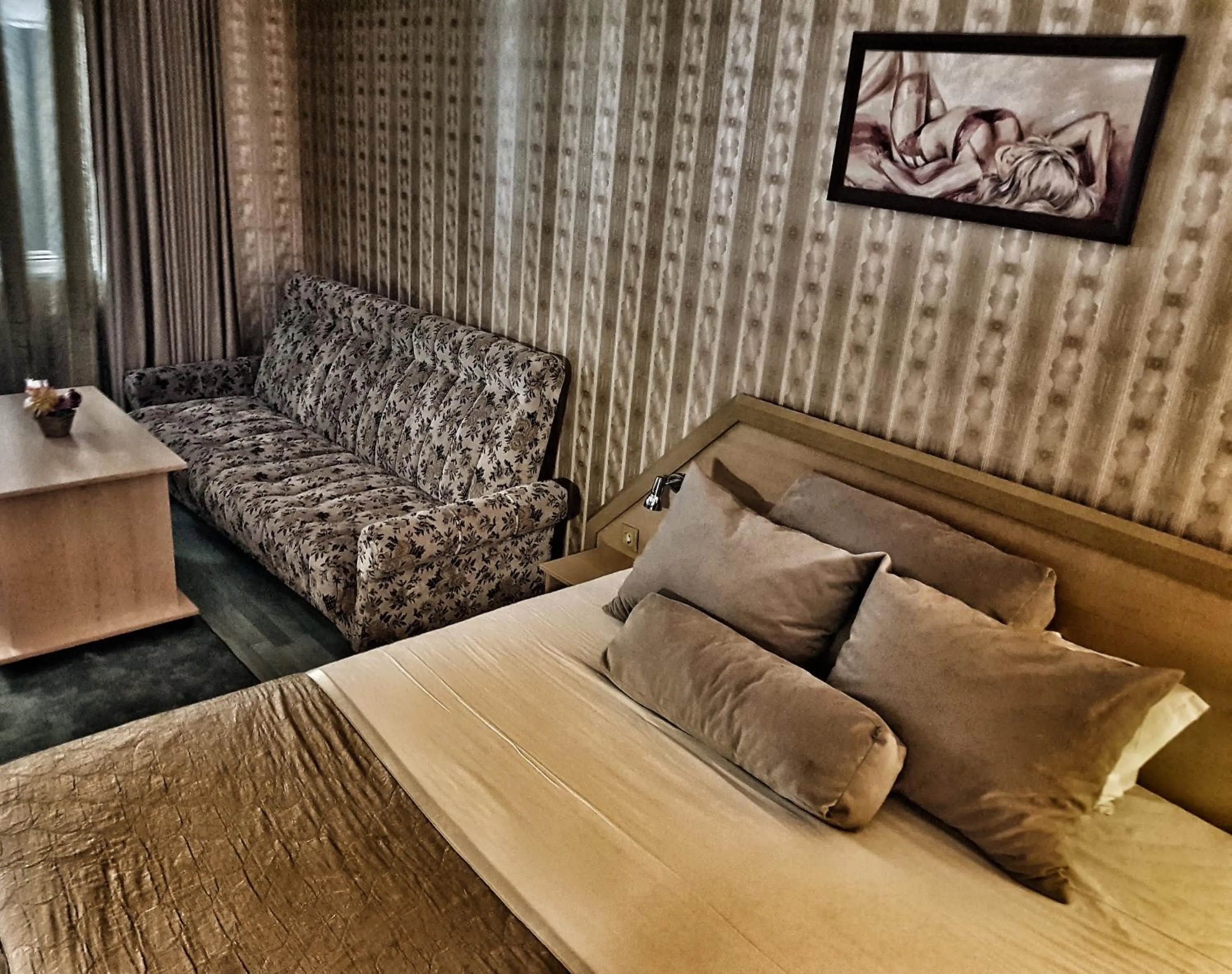 Bed in Discret Hotel & Restaurant