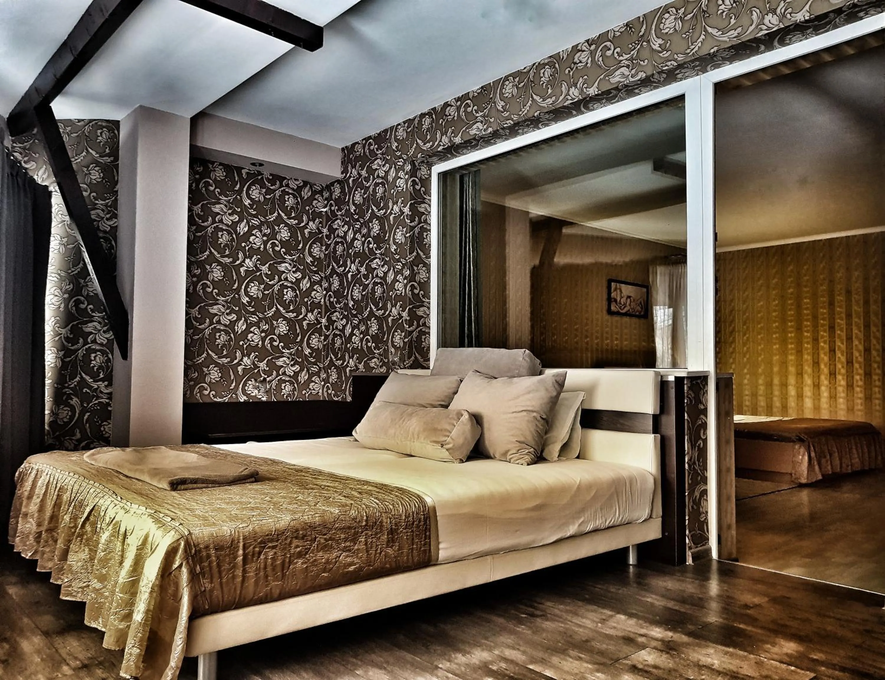 Bed in Discret Hotel & Restaurant