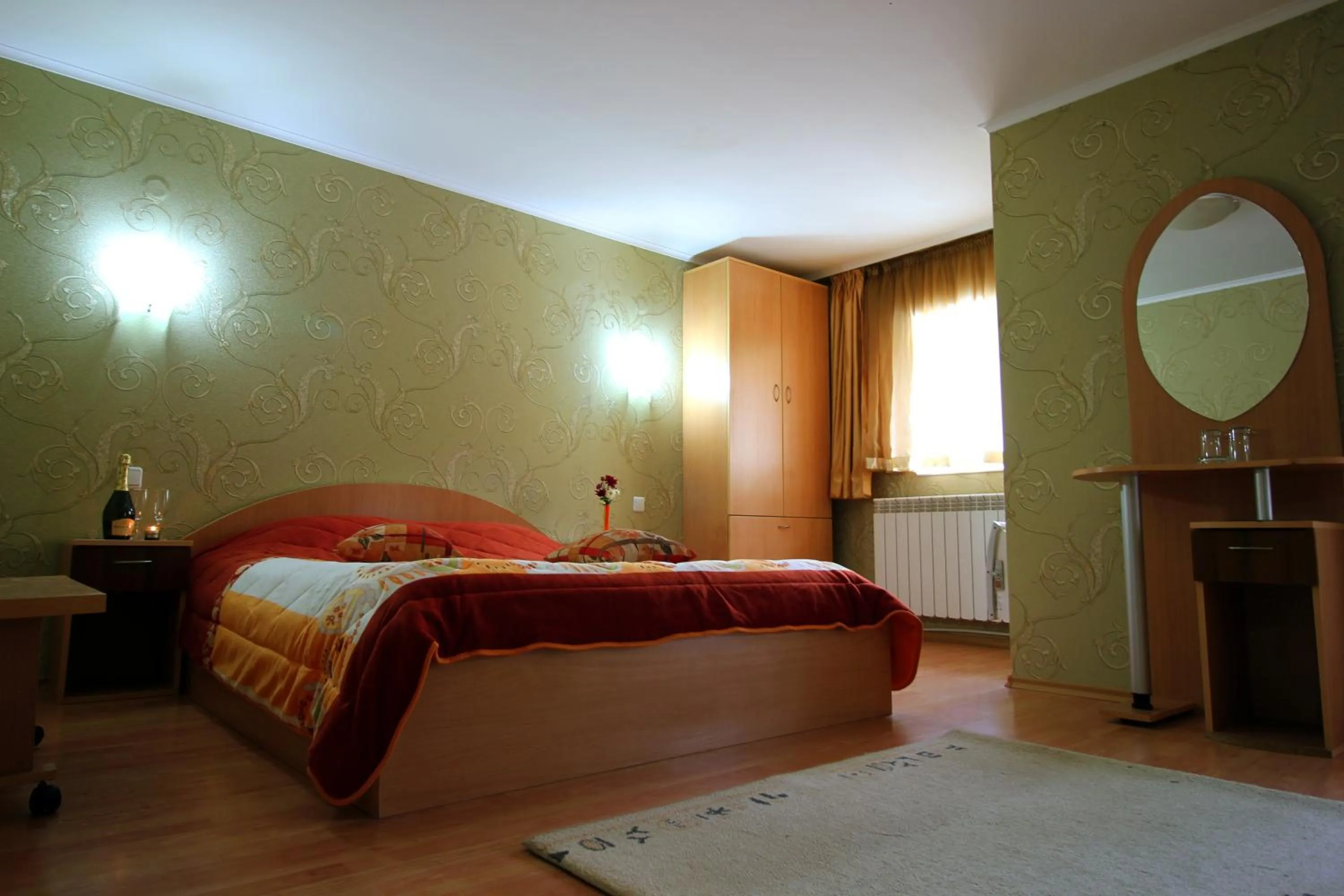 Photo of the whole room, Bed in Discret Hotel & Restaurant