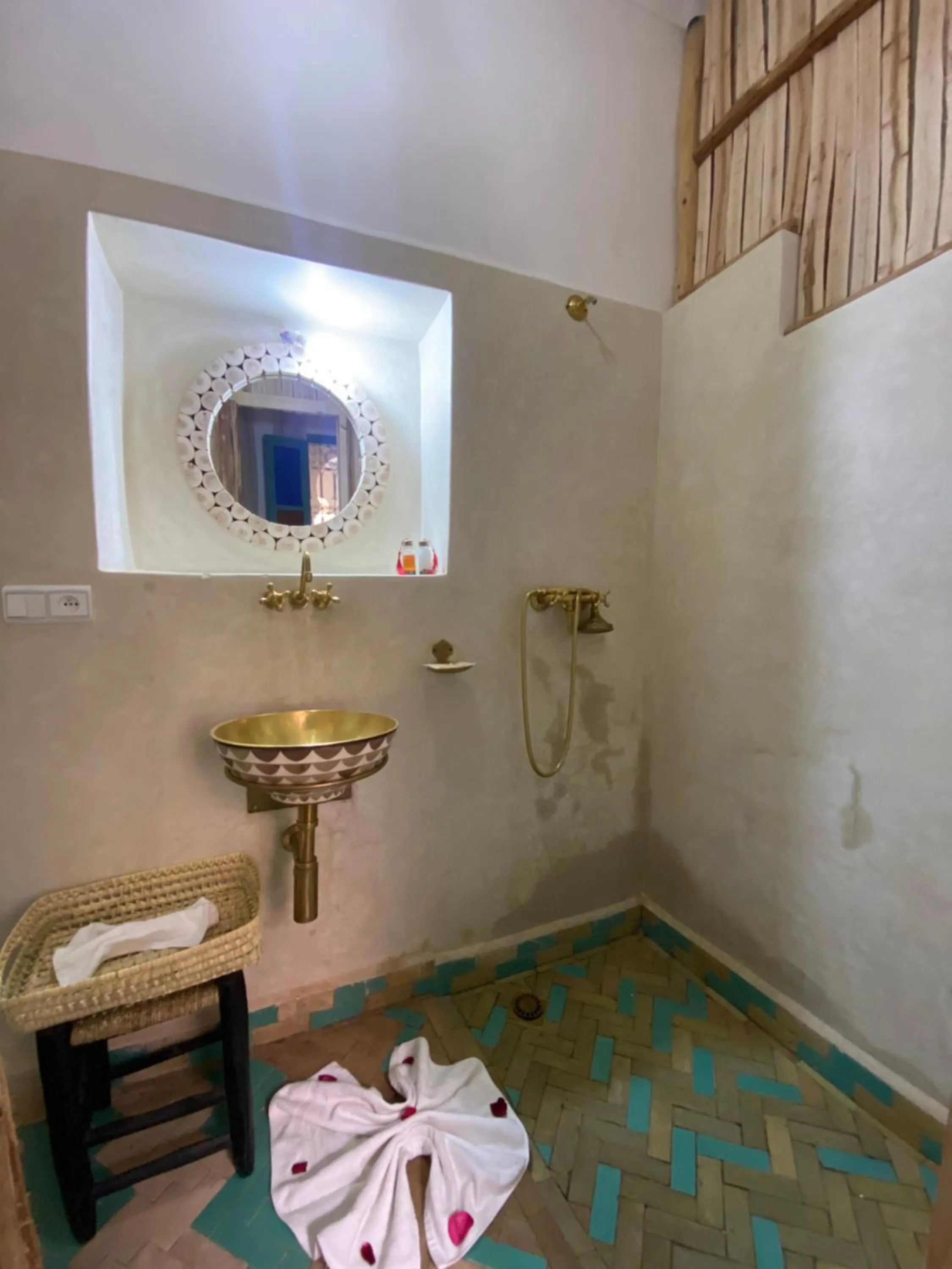 Shower in Riad 7 Saints