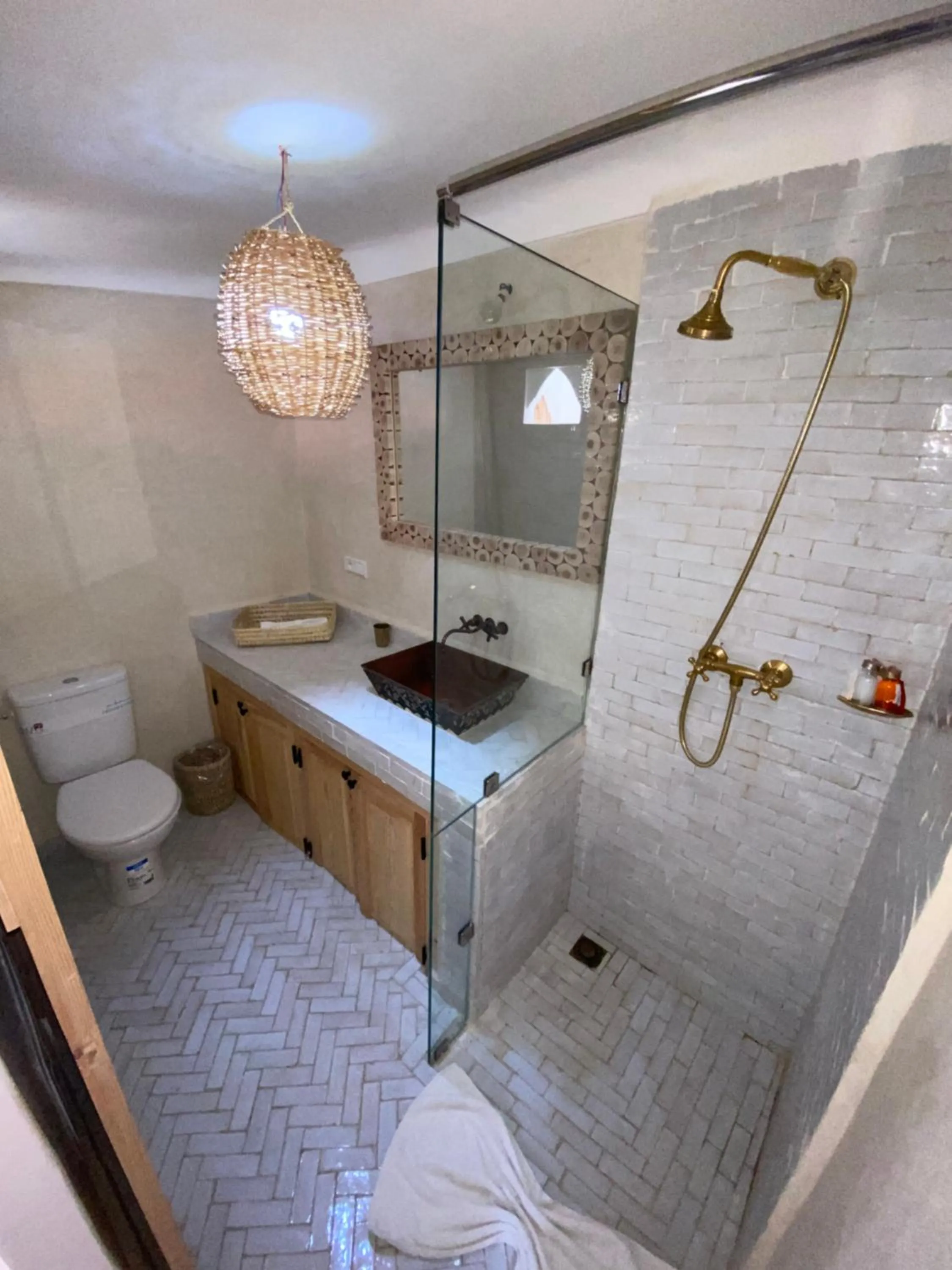 Shower in Riad 7 Saints