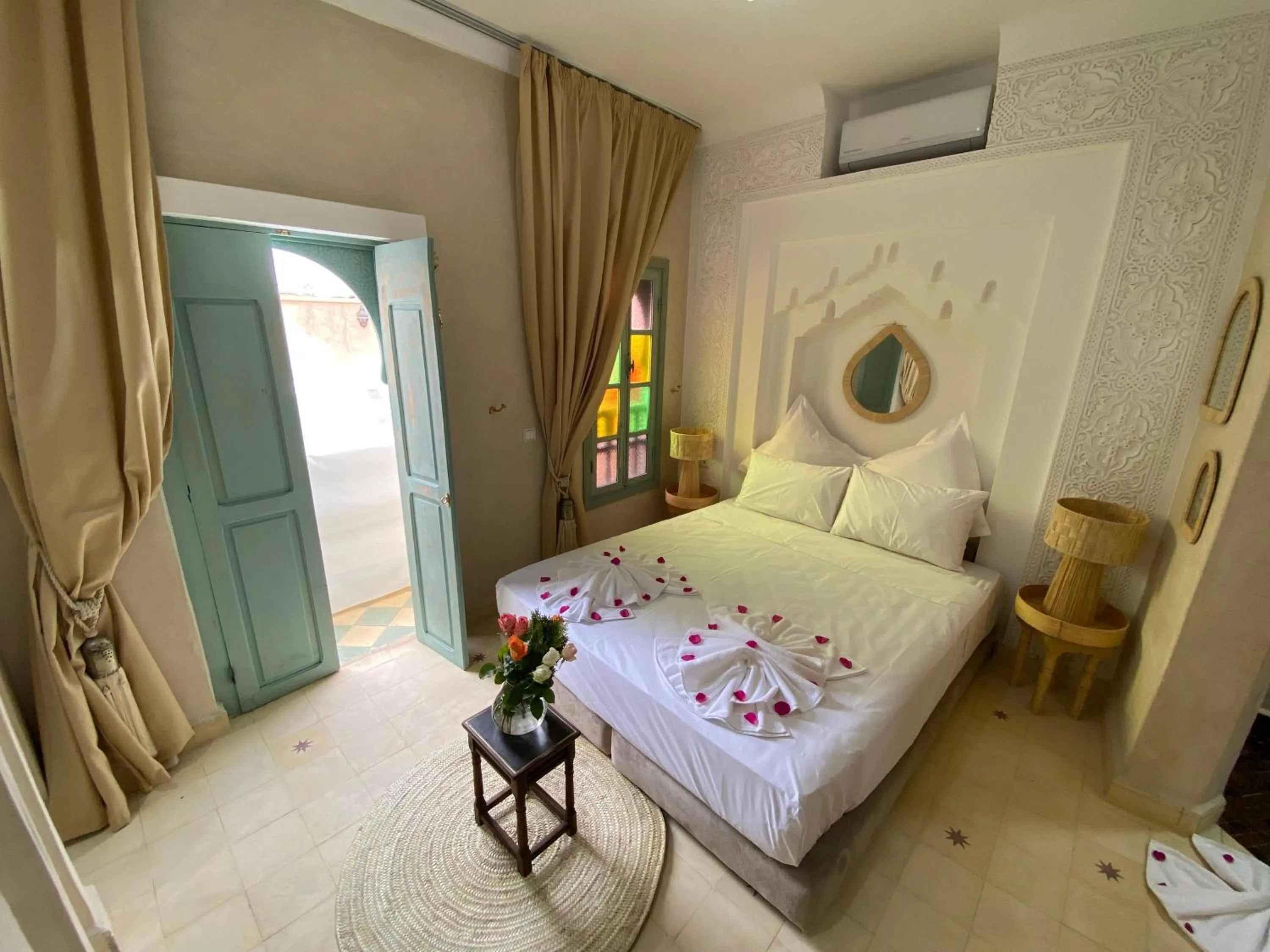 Photo of the whole room, Bed in Riad 7 Saints