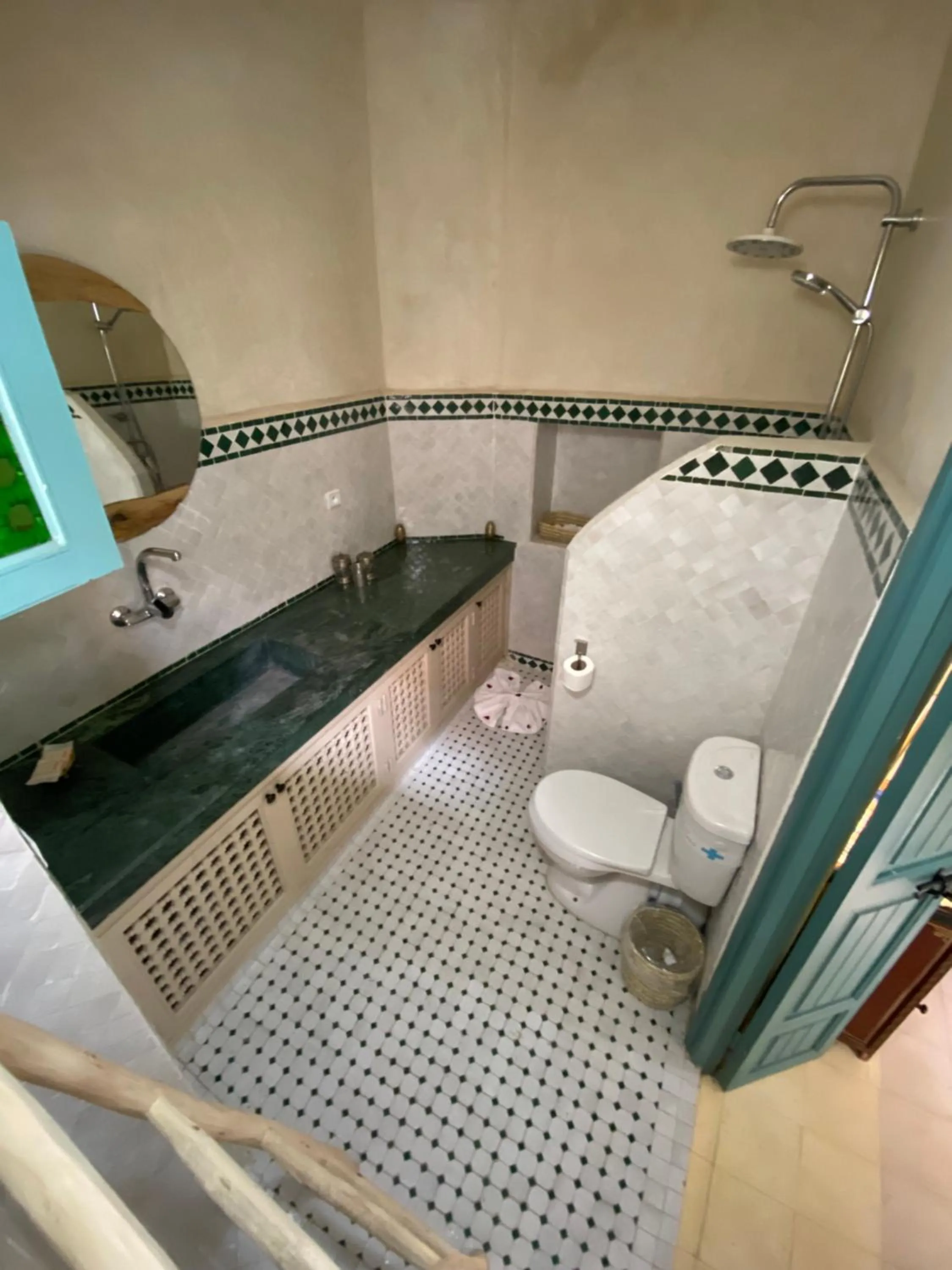 Shower in Riad 7 Saints