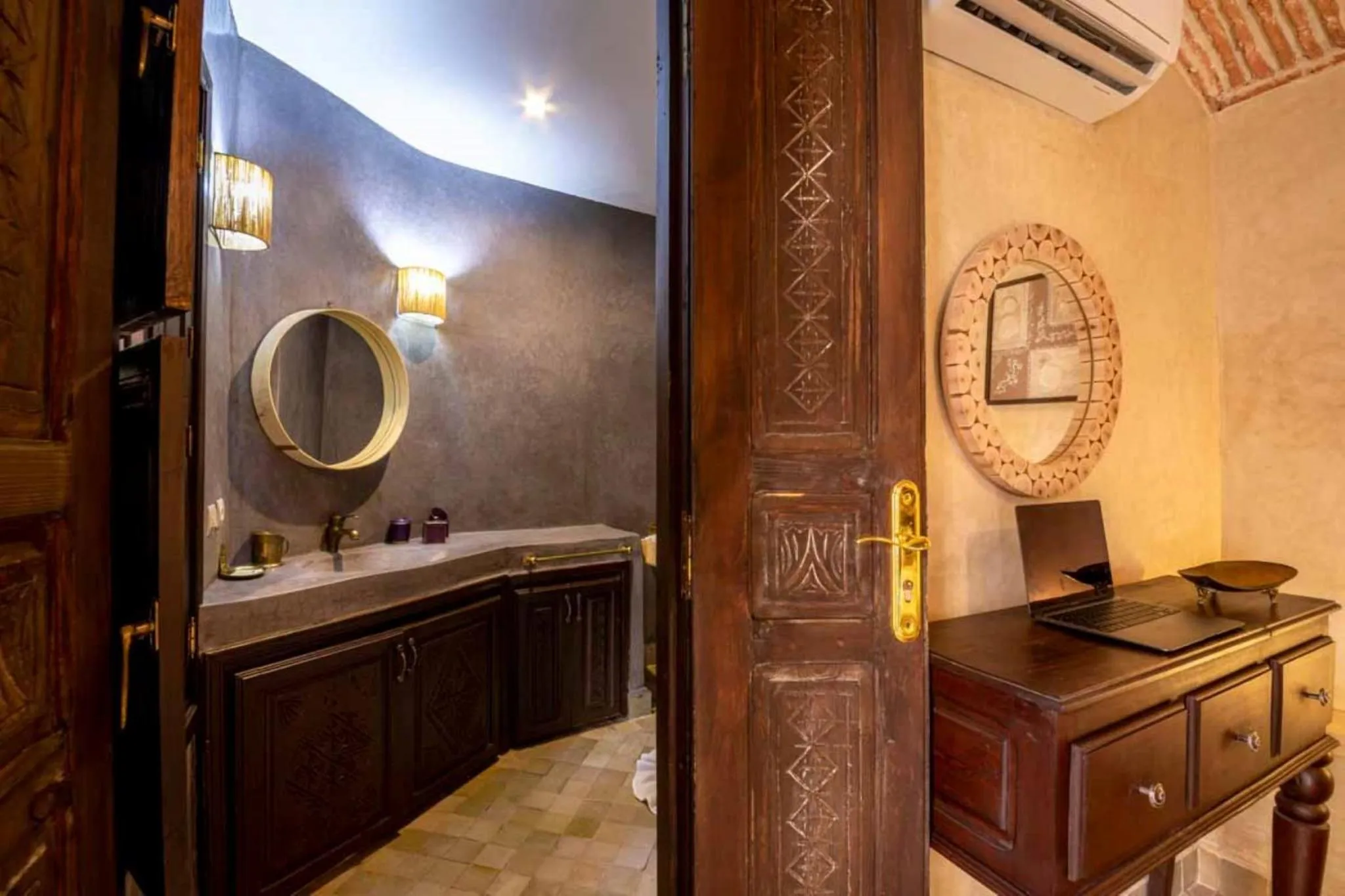 Bathroom in Riad 7 Saints