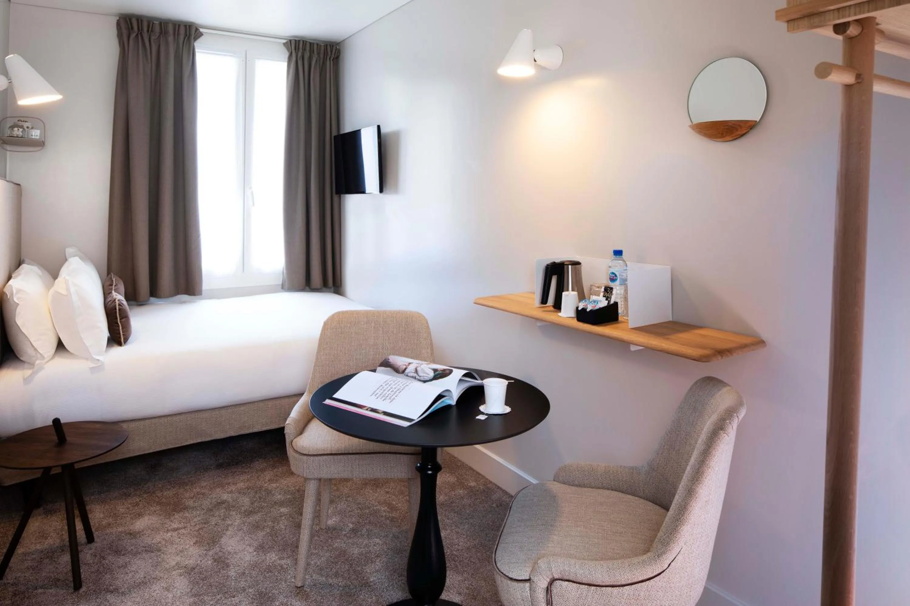 Coffee/tea facilities, Bed in Hôtel Eiffel Saint Charles