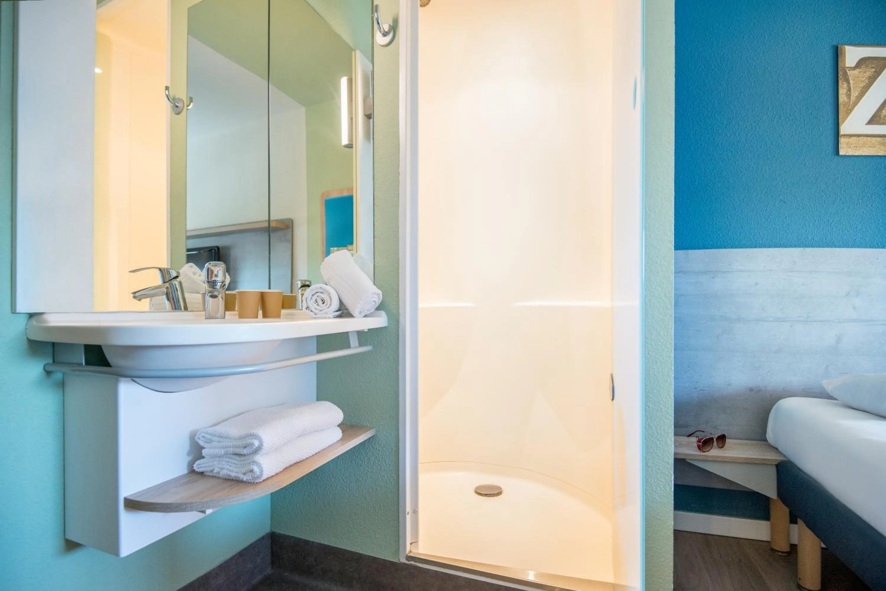 Toilet, Bed in ibis budget Meudon Paris Ouest